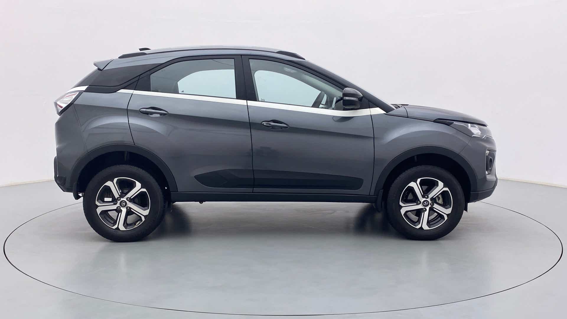 Side view of a Tata Nexon 2017-2023