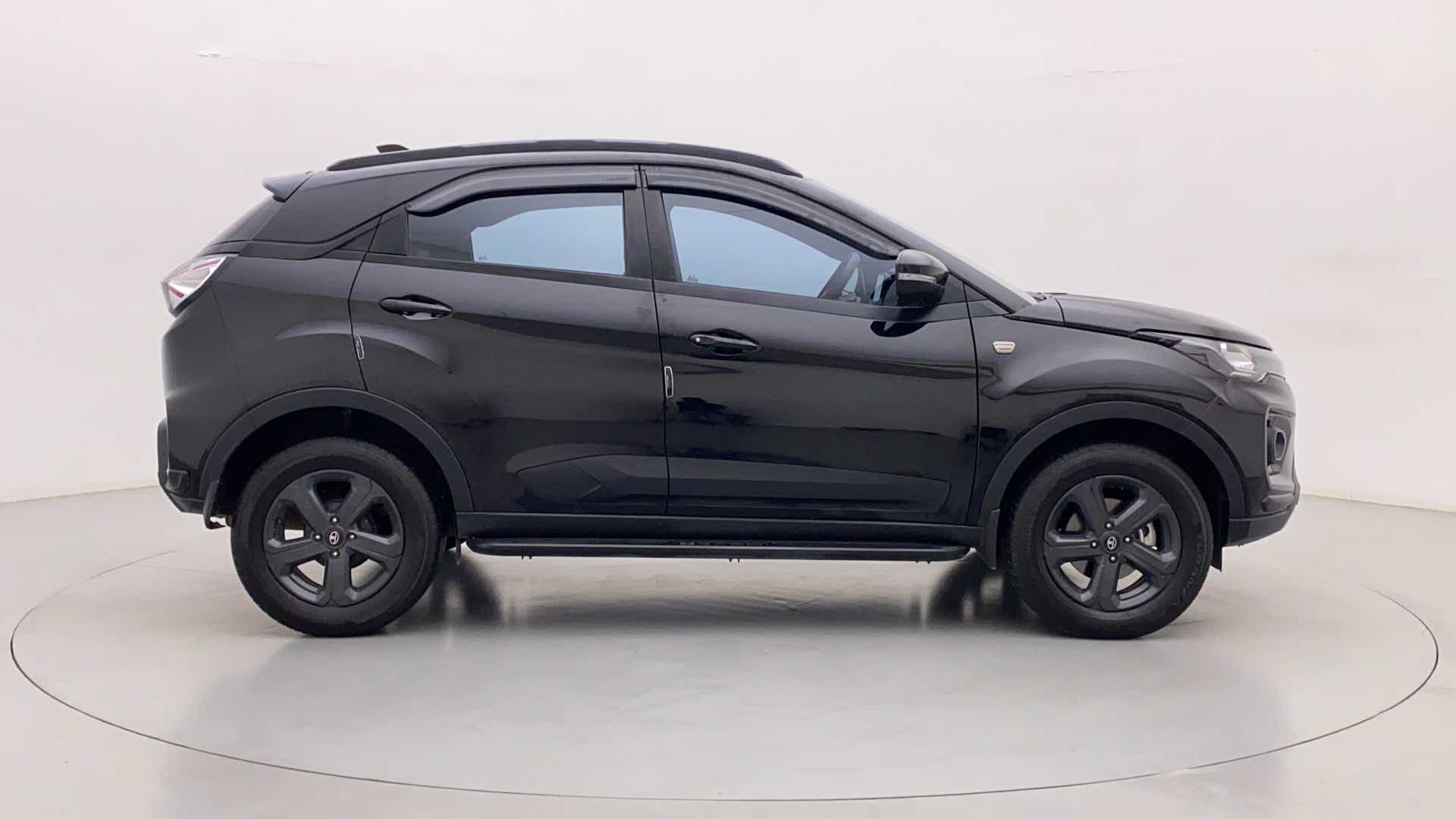 Side view of a Tata Nexon 2017-2023