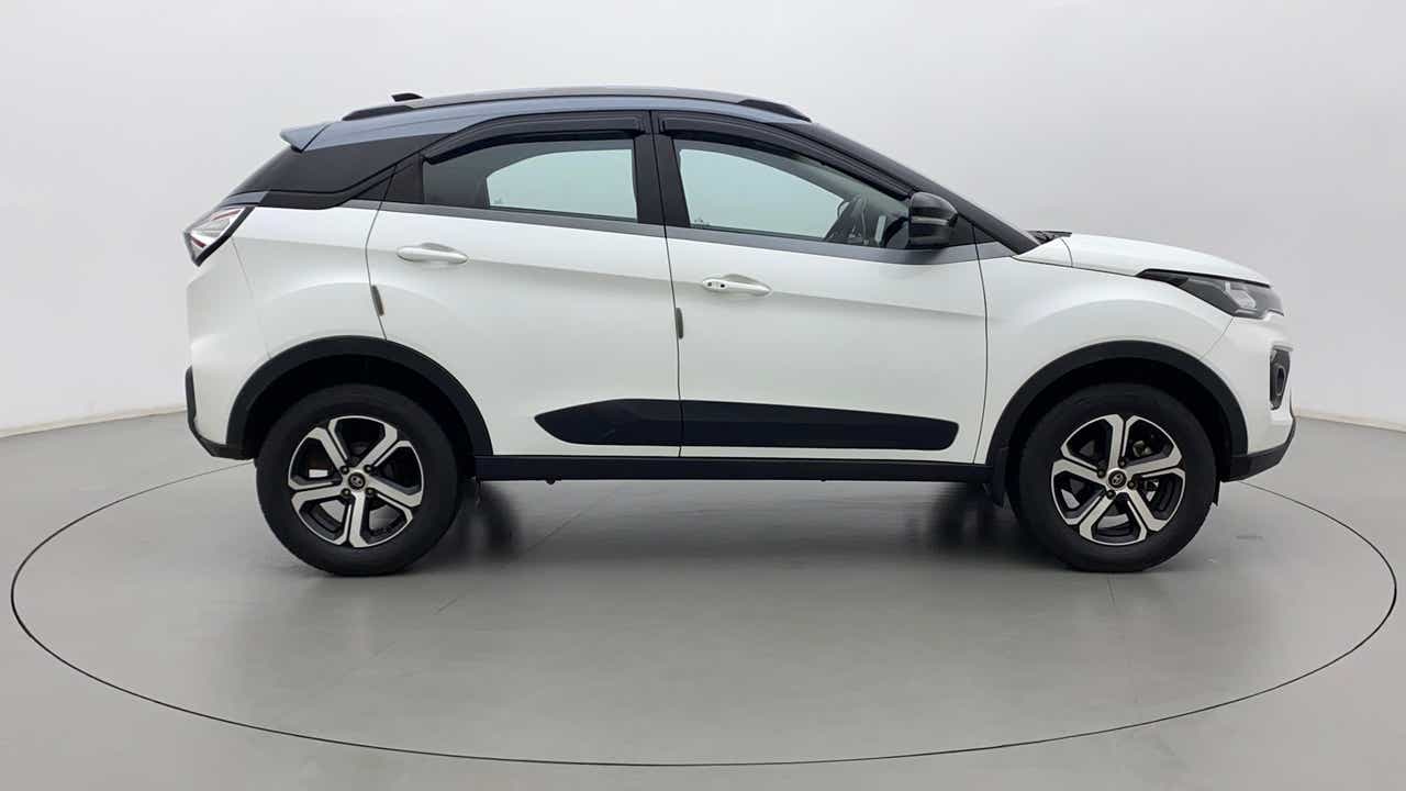 Side view of a Tata Nexon 2017-2023