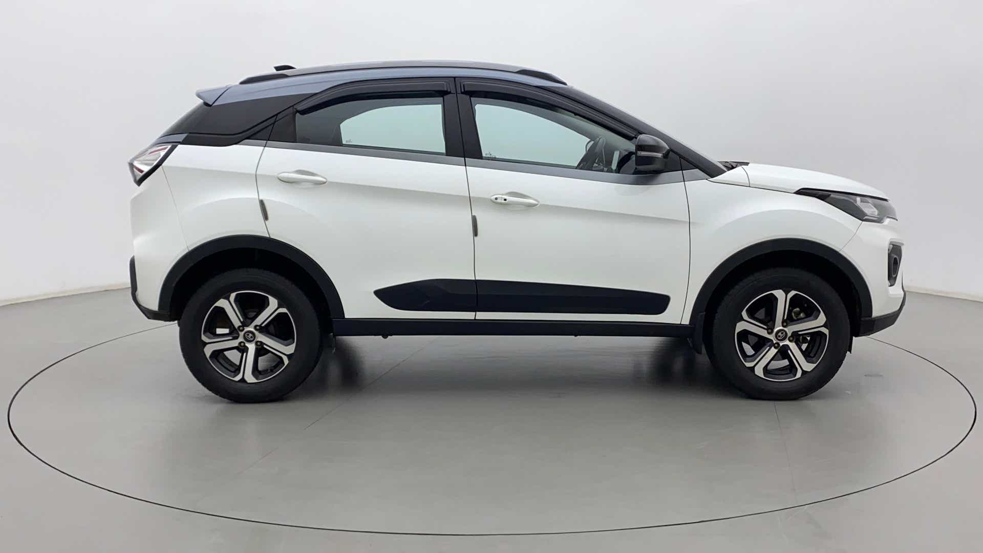 Side view of a Tata Nexon 2017-2023