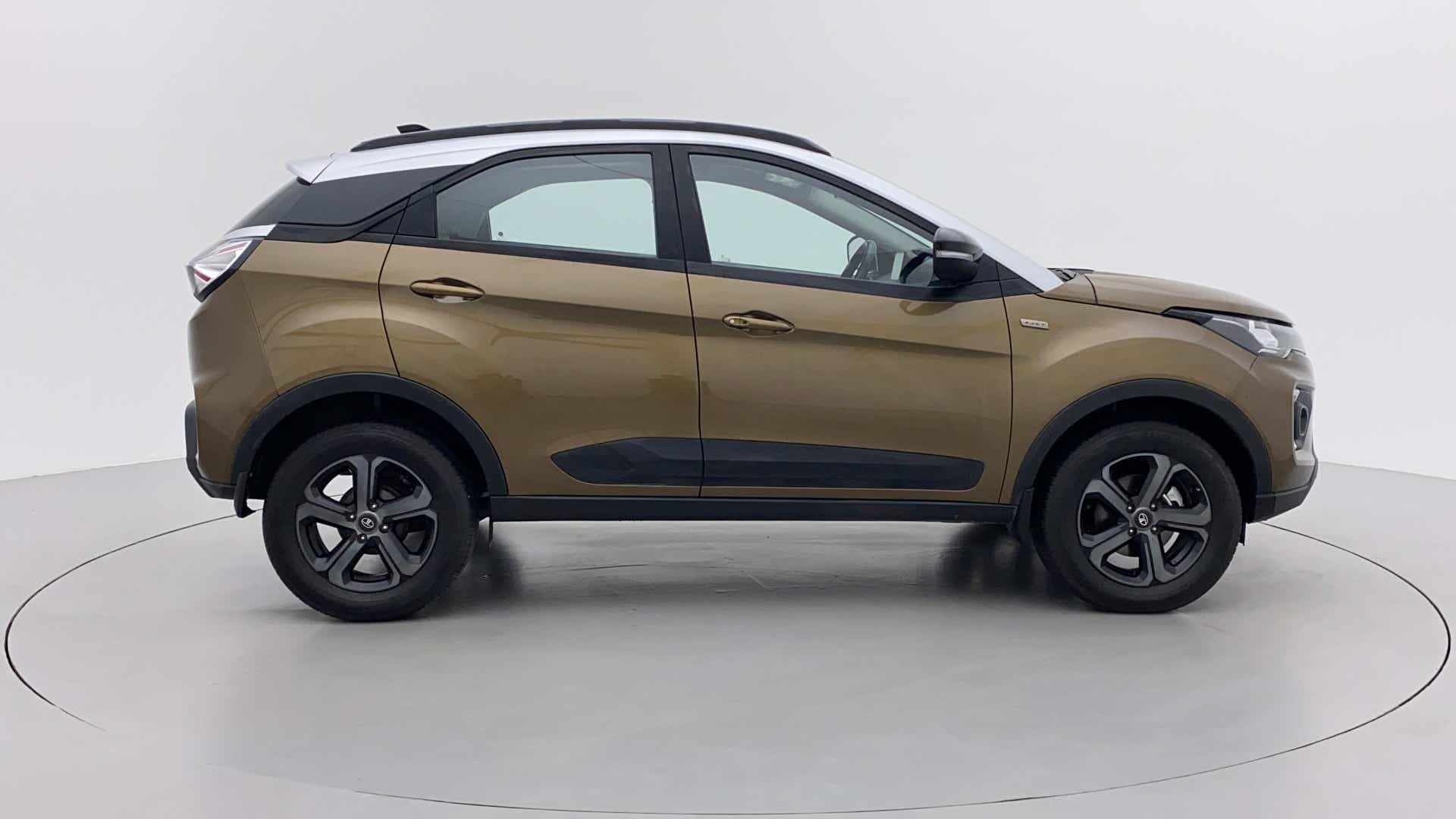 Side view of a Tata Nexon 2017-2023