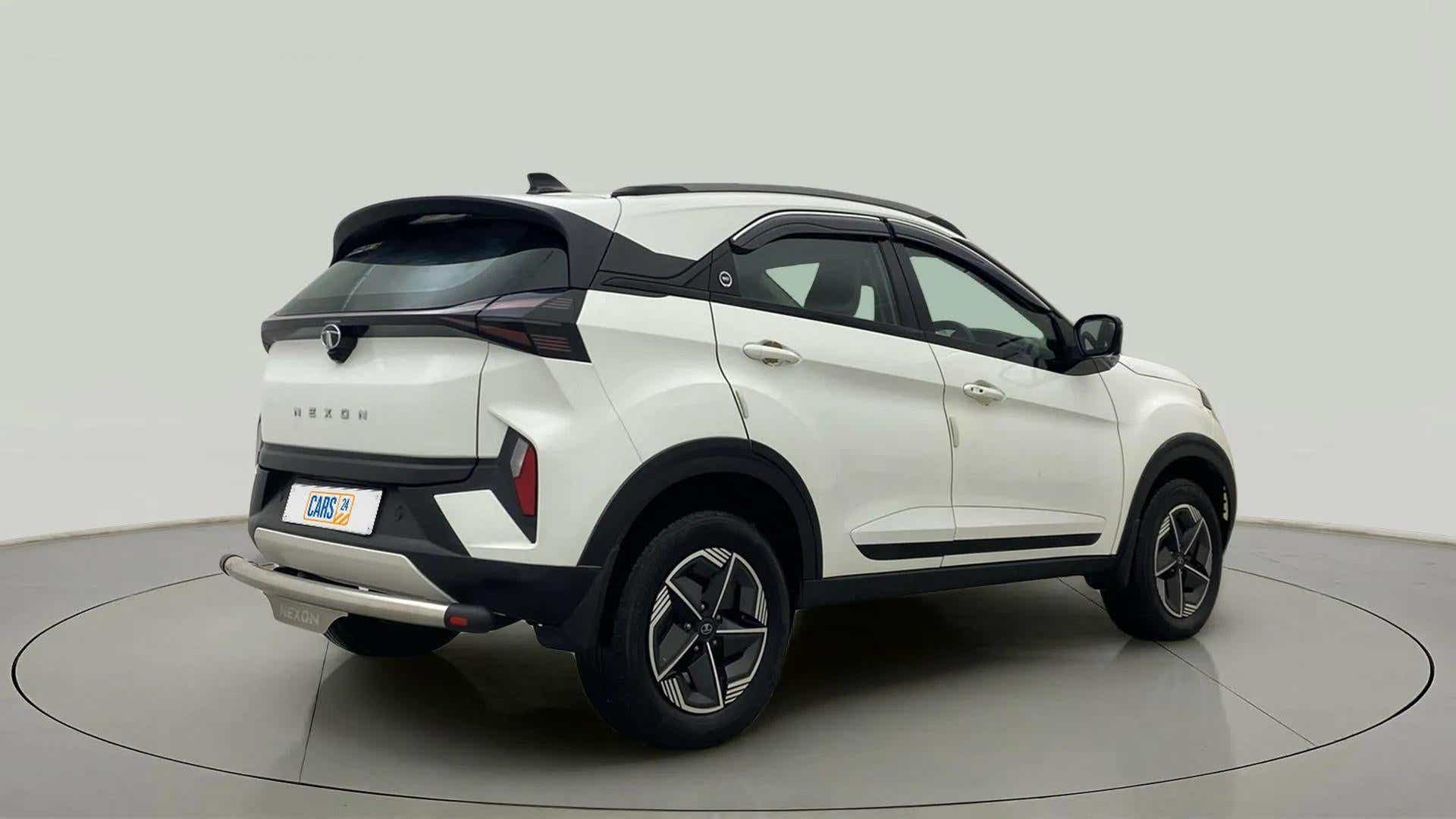 Rear three-quarter of a calgary-white Tata Nexon 2017-2023