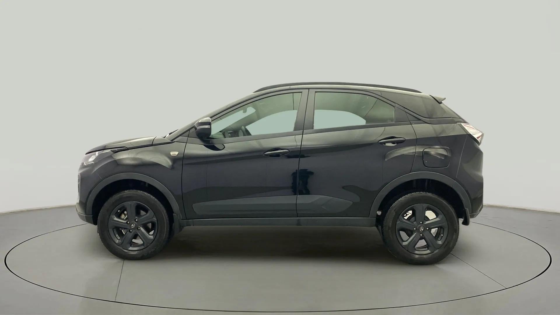 Side view of a Tata Nexon 2017-2023