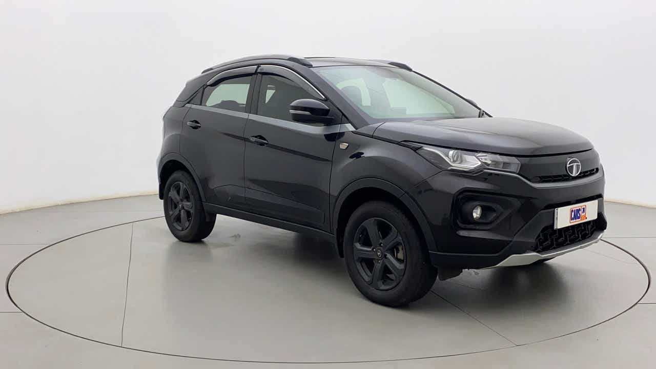 Front three-quarter view of a Tata Nexon 2017-2023