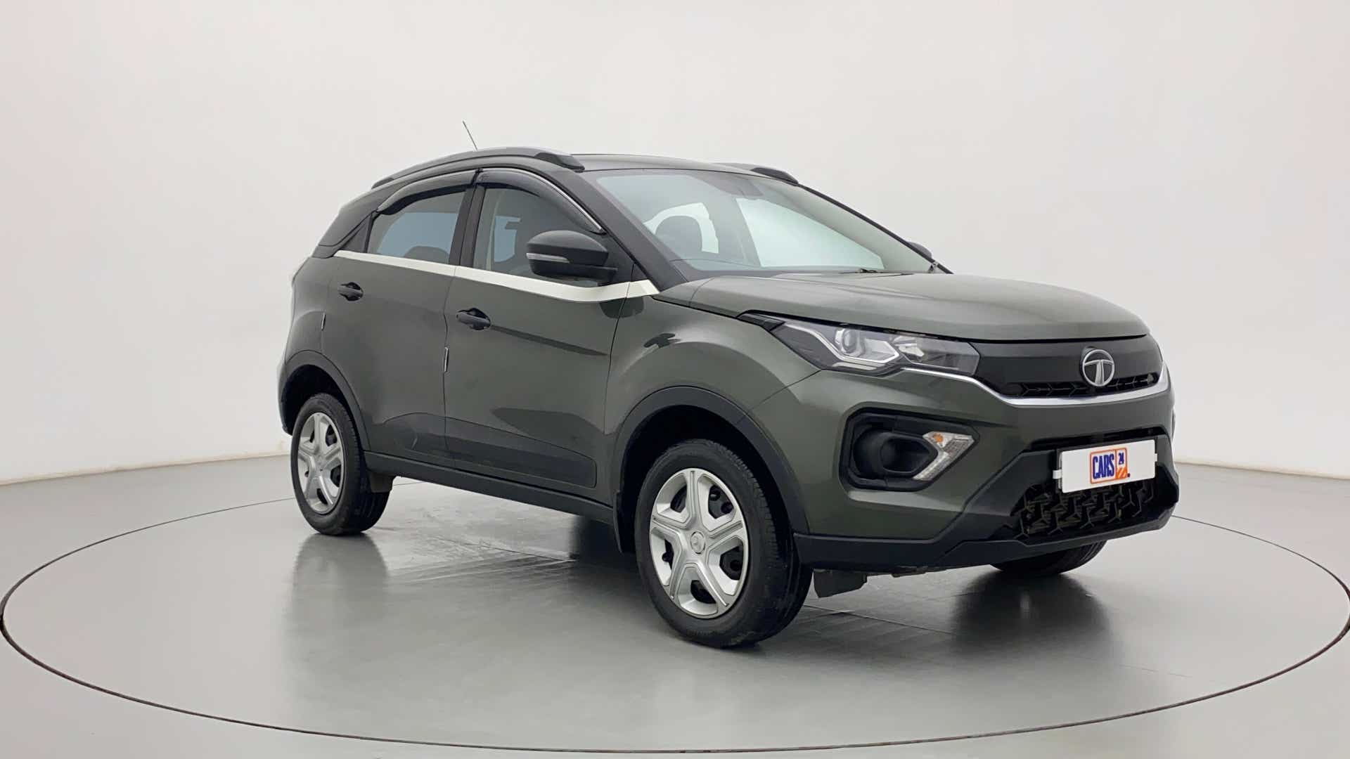 Front three-quarter view of a Tata Nexon 2017-2023