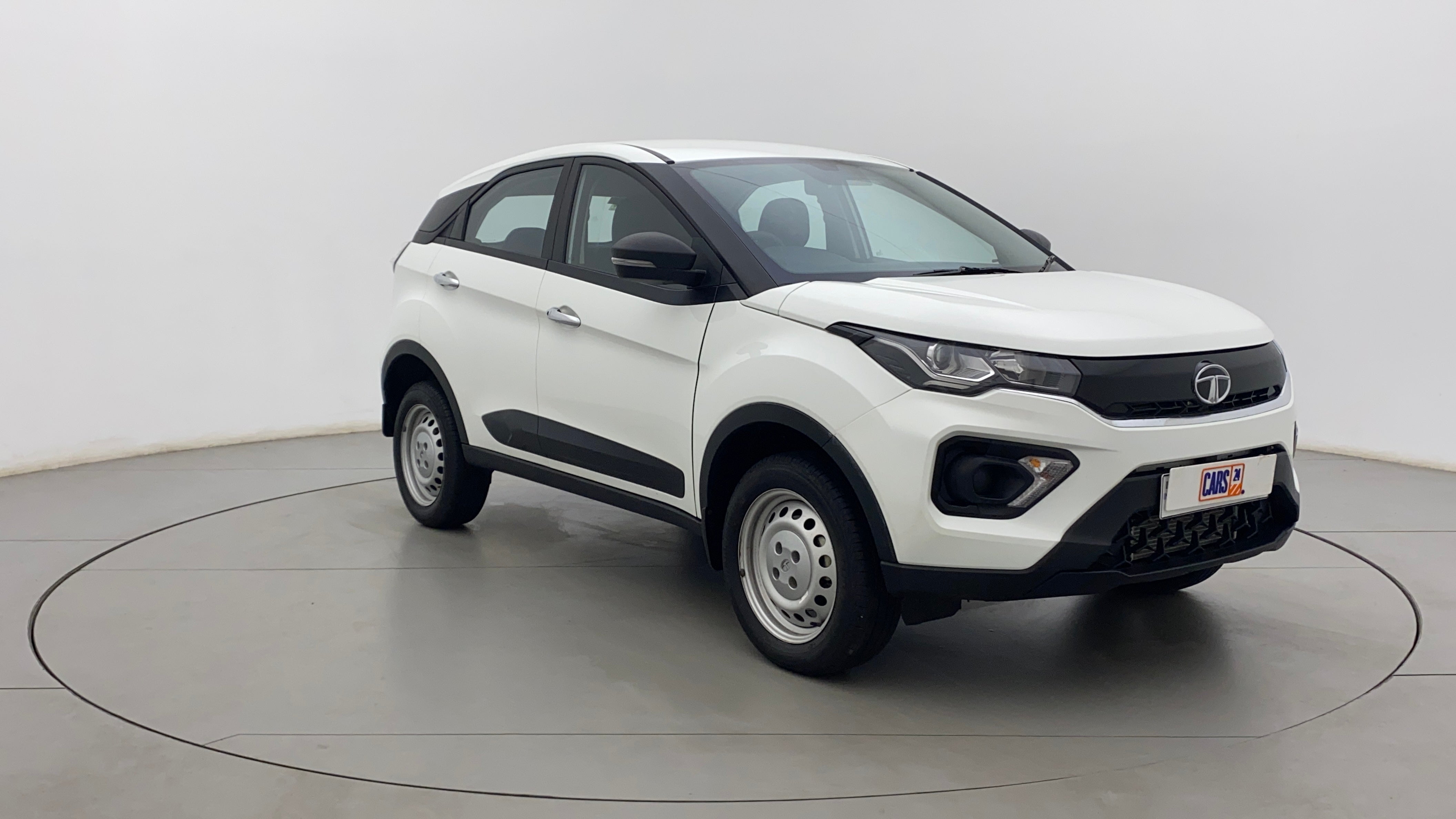 Front three-quarter view of a Tata Nexon 2017-2023
