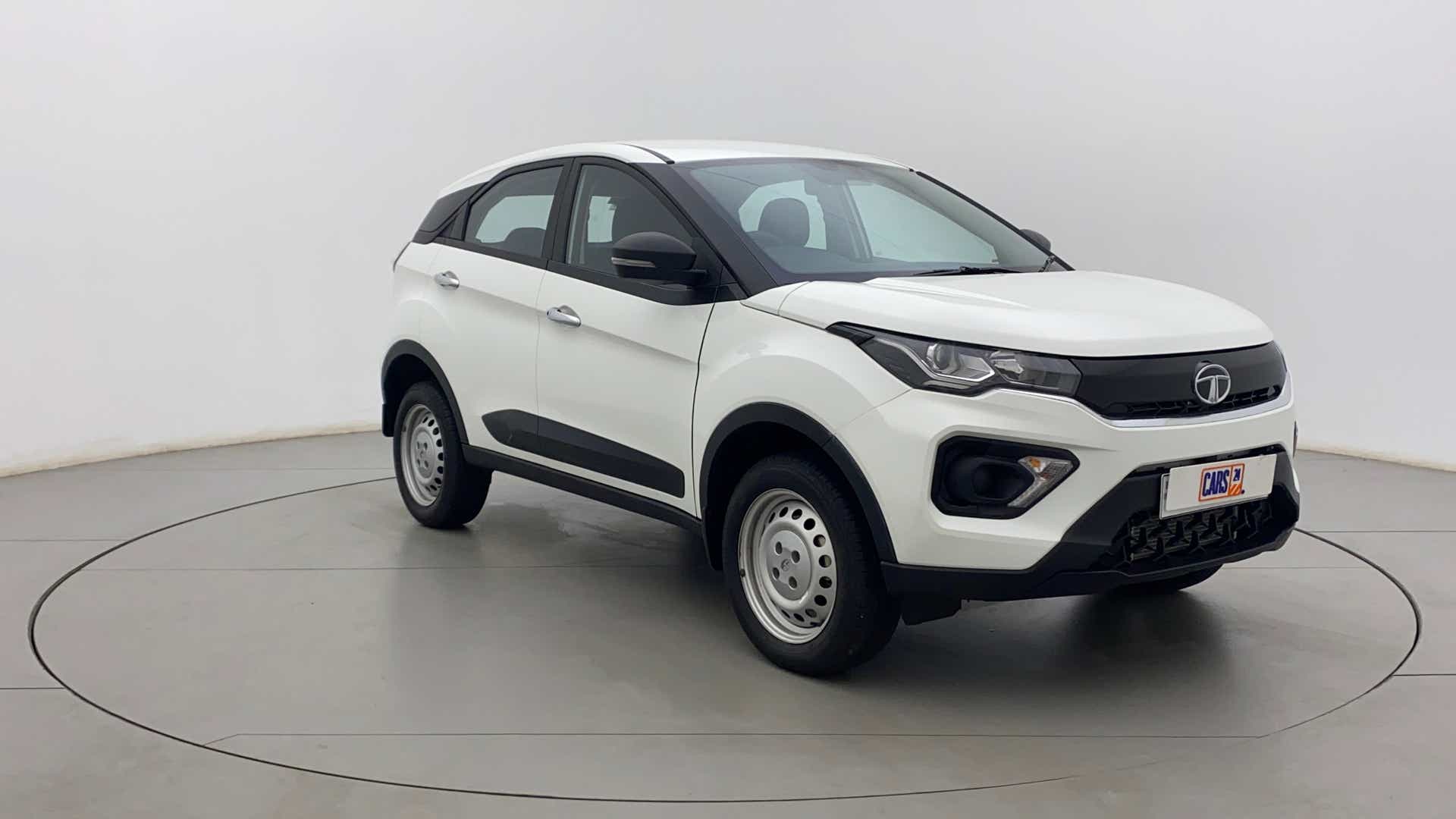 Front three-quarter view of a Tata Nexon 2017-2023