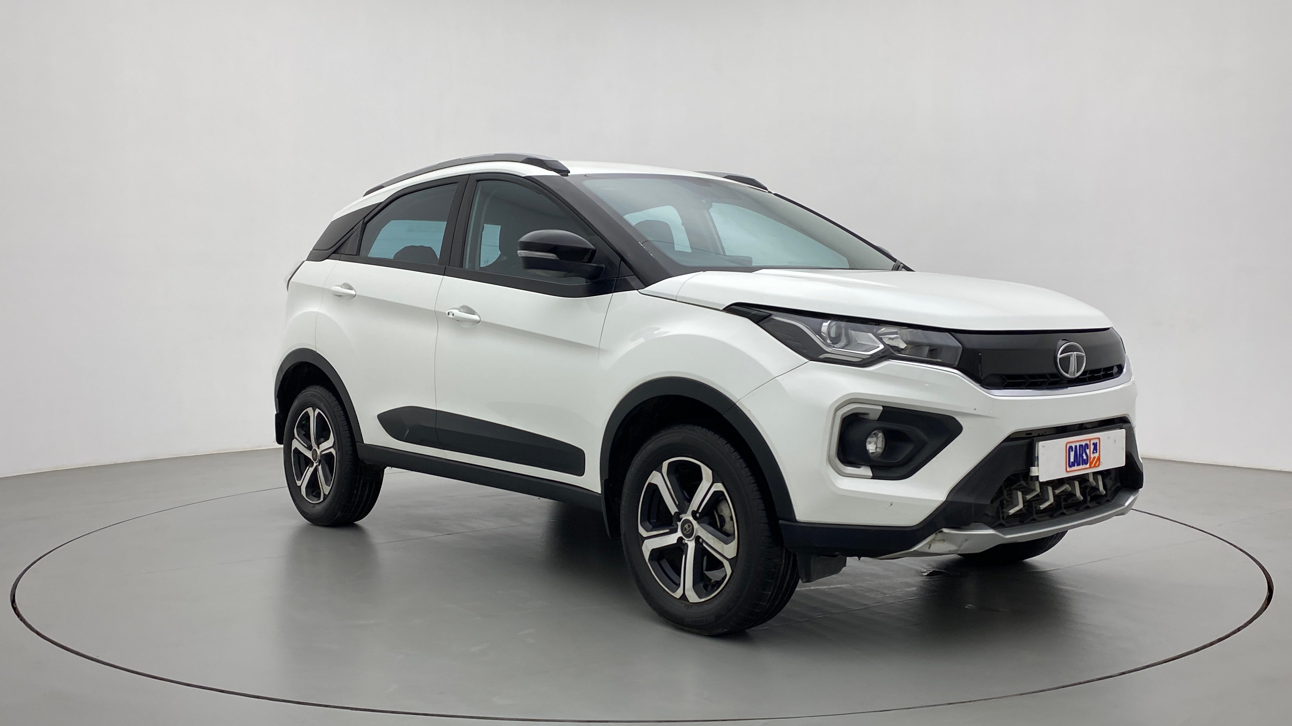Front three-quarter view of a Tata Nexon 2017-2023