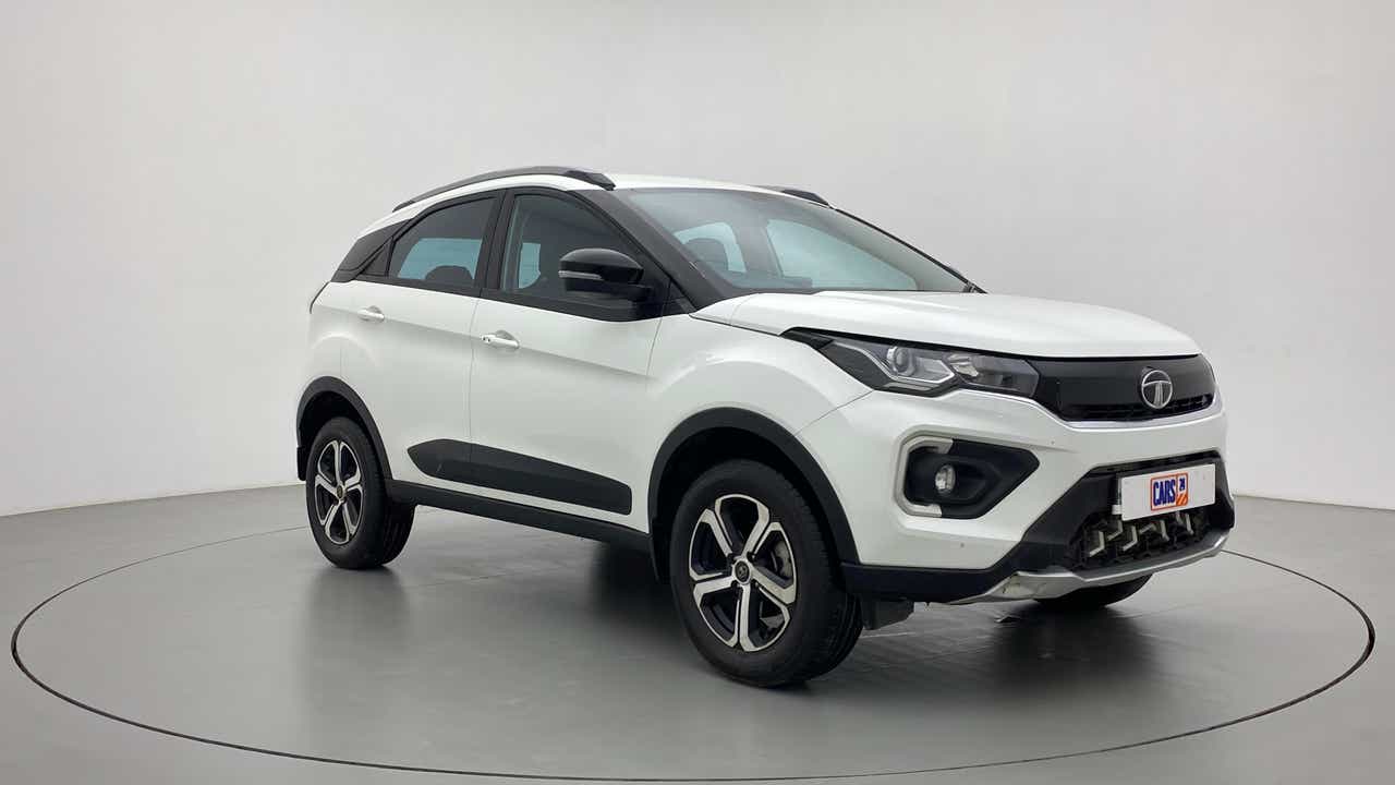 Front three-quarter view of a Tata Nexon 2017-2023