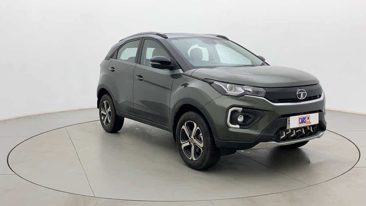 Front three-quarter view of a Tata Nexon 2017-2023