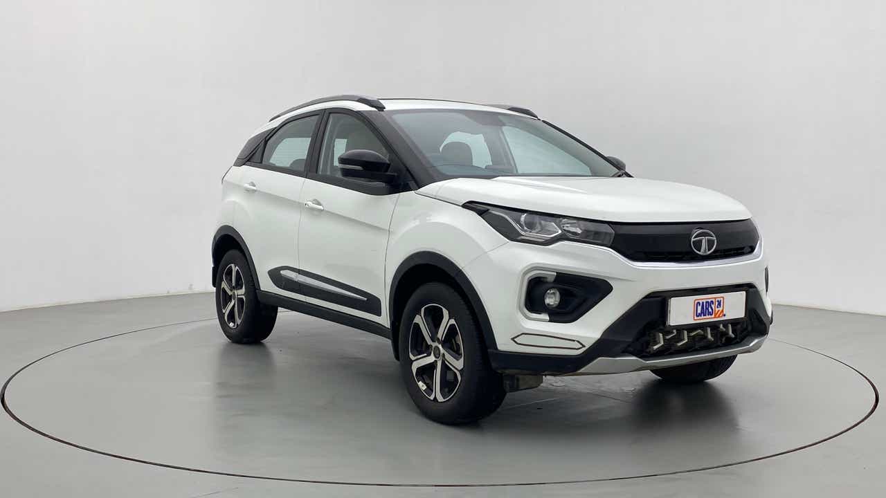 Front three-quarter view of a Tata Nexon 2017-2023