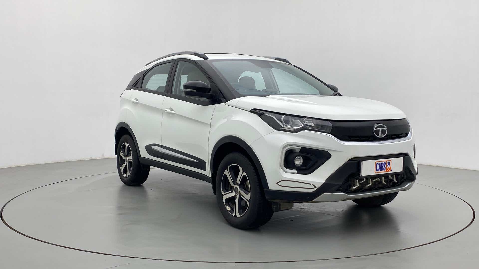 Front three-quarter view of a Tata Nexon 2017-2023