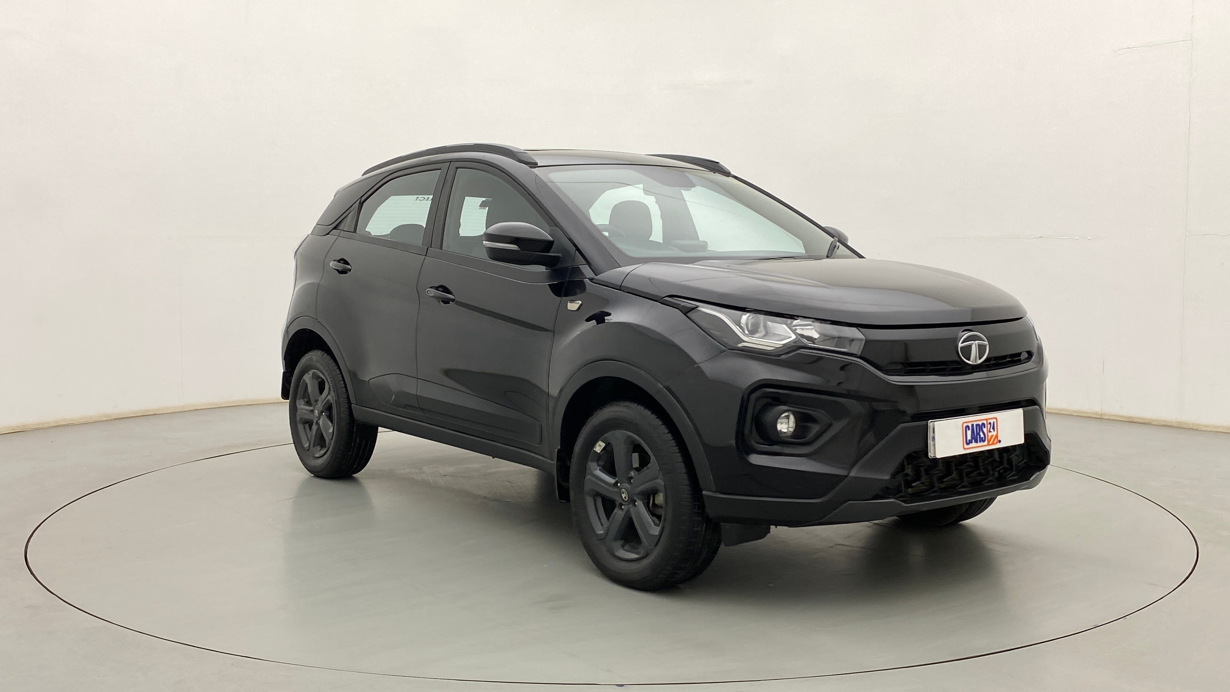 Front three-quarter view of a Tata Nexon 2017-2023