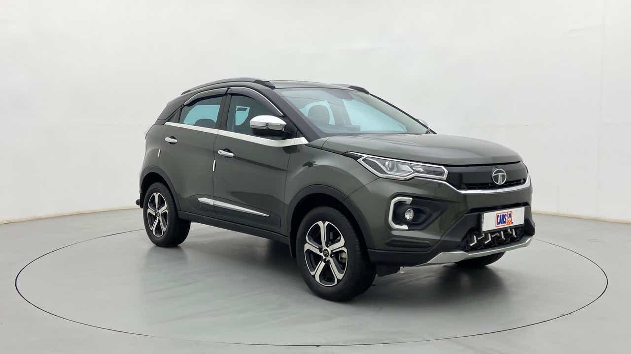 Front three-quarter view of a Tata Nexon 2017-2023