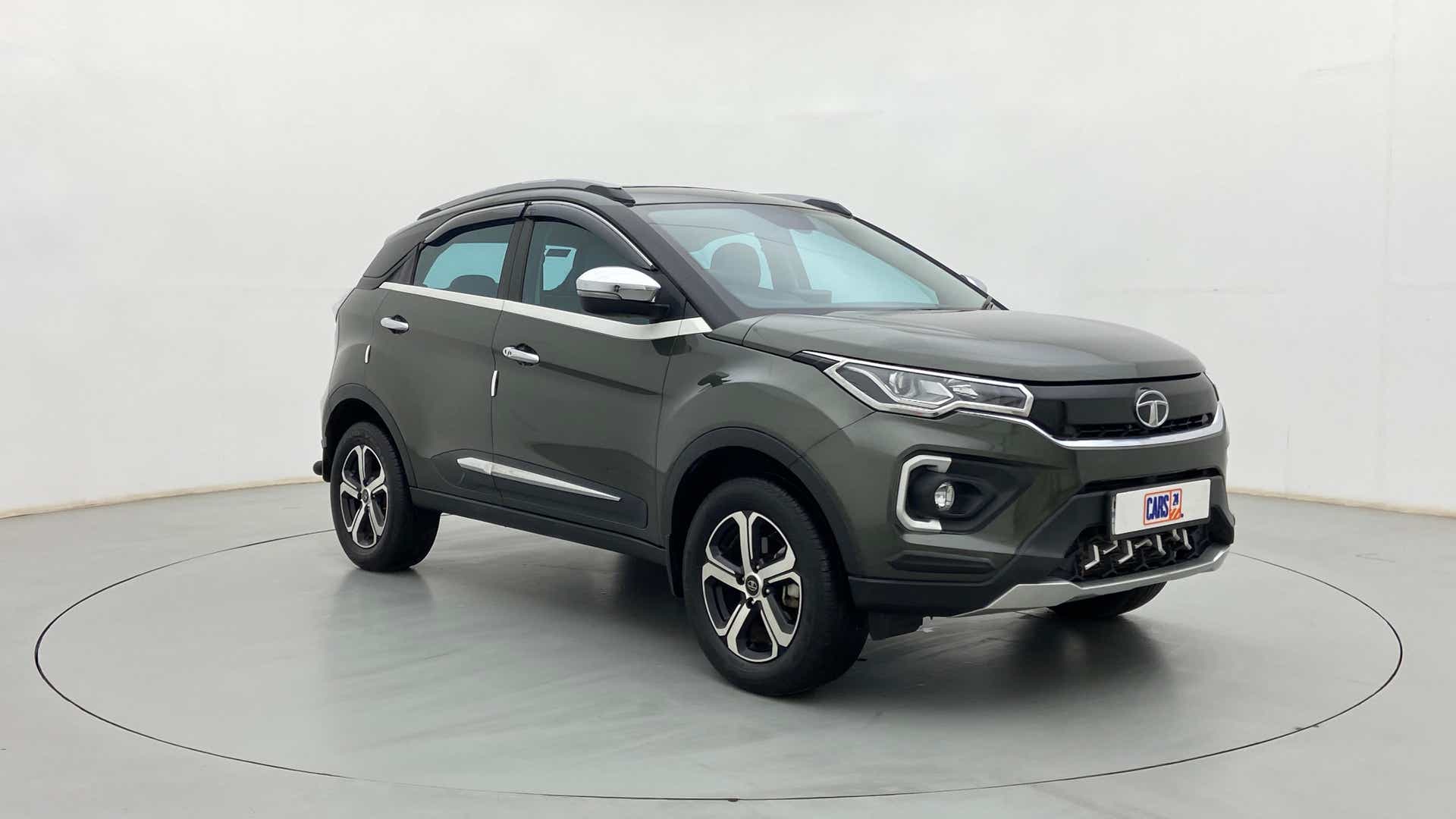 Front three-quarter view of a Tata Nexon 2017-2023