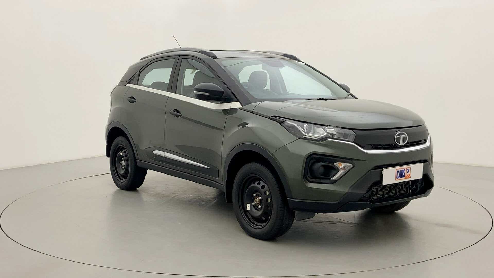 Front three-quarter view of a Tata Nexon 2017-2023