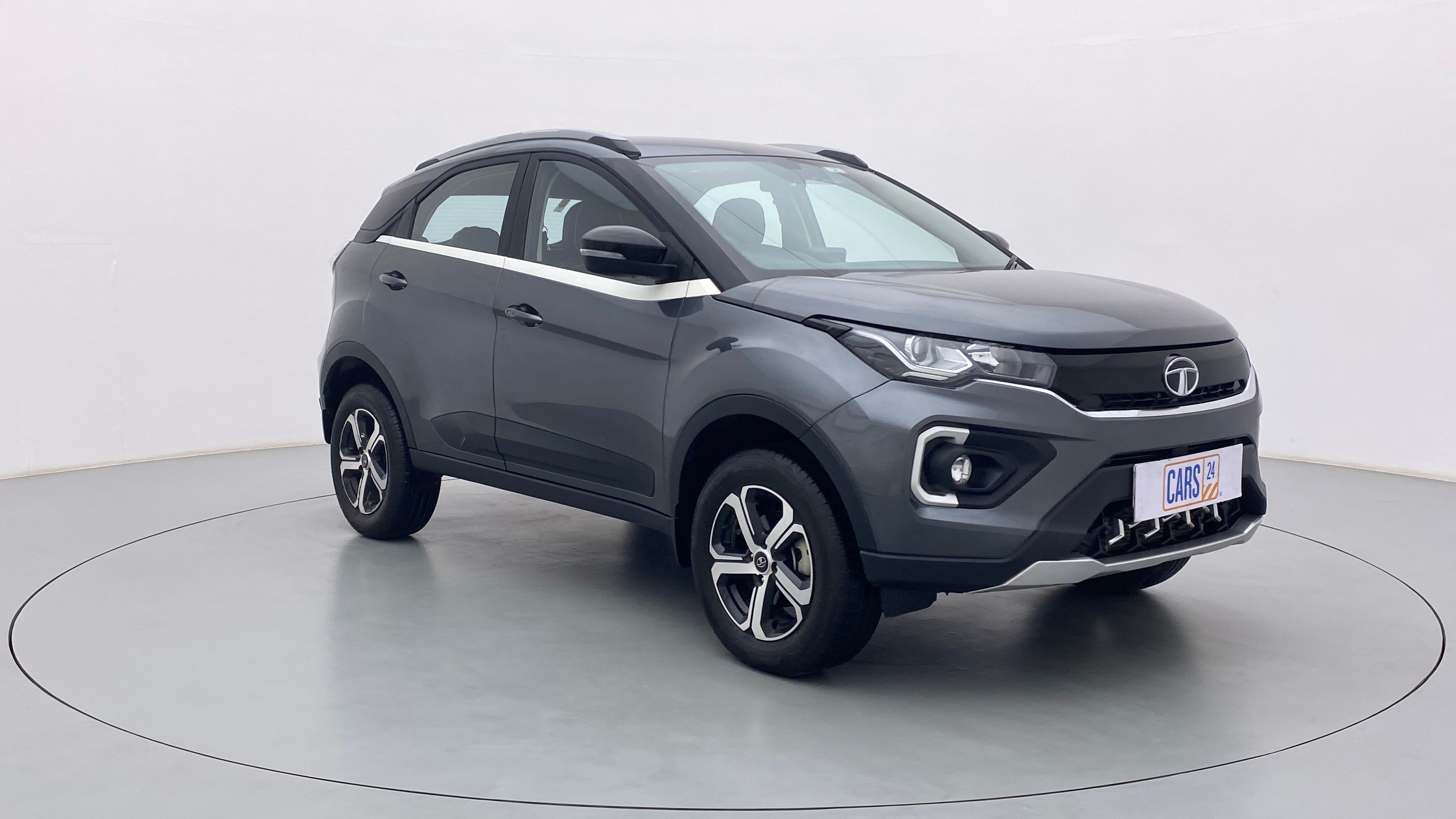 Front three-quarter view of a Tata Nexon 2017-2023