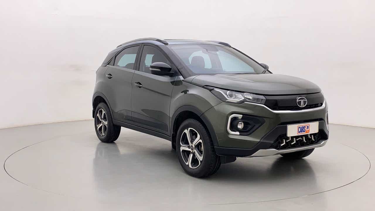 Front three-quarter view of a Tata Nexon 2017-2023