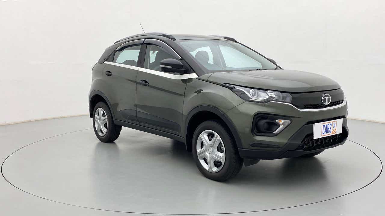 Front three-quarter view of a Tata Nexon 2017-2023