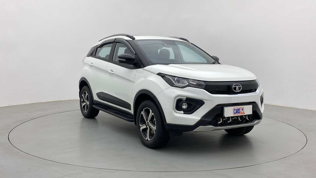 Front three-quarter view of a Tata Nexon 2017-2023