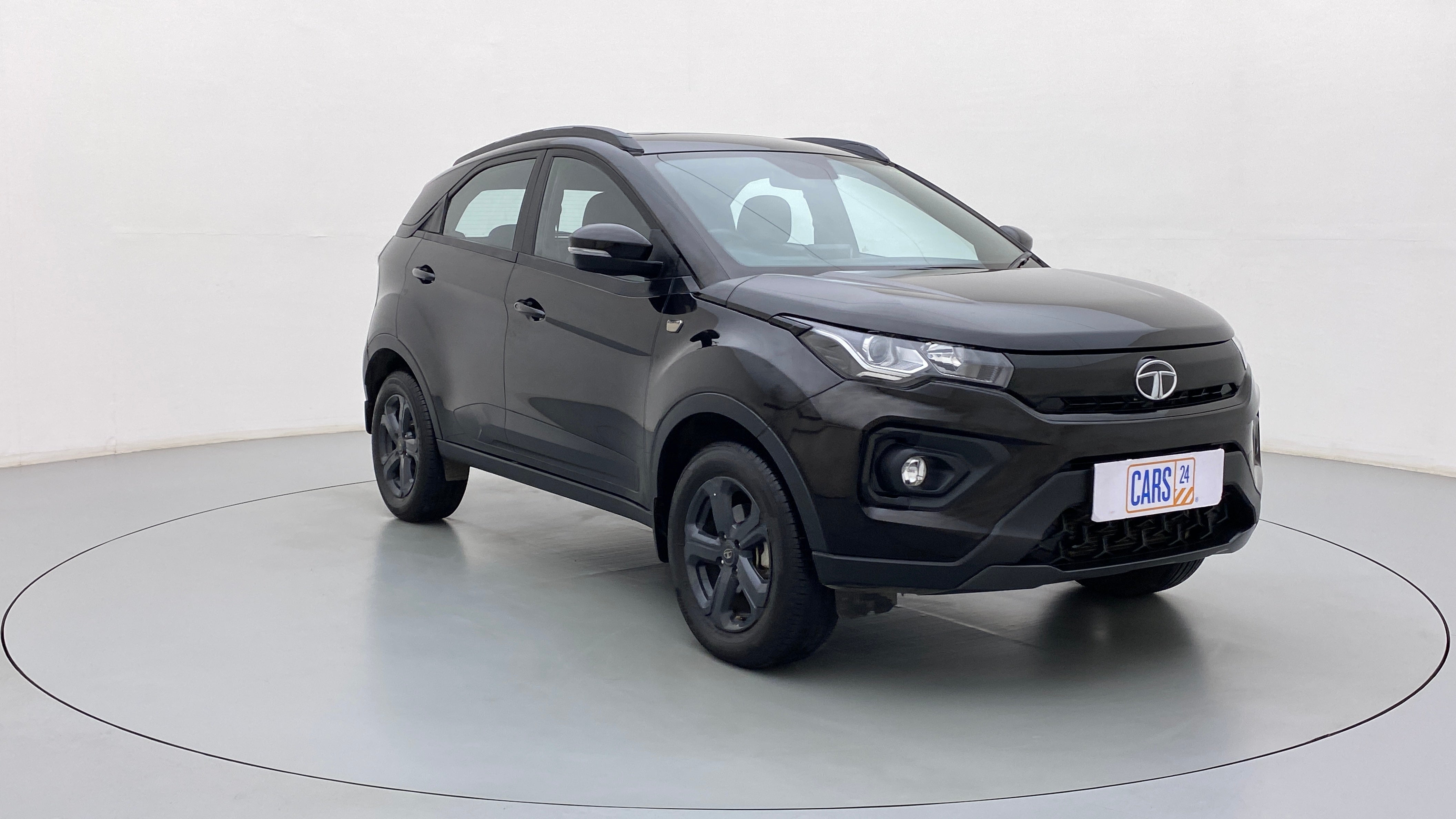 Front three-quarter view of a Tata Nexon 2017-2023