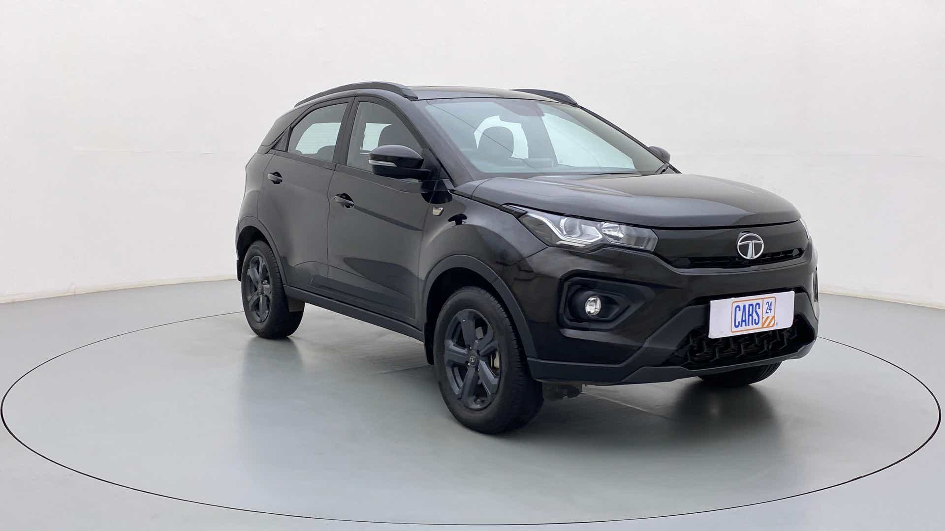 Front three-quarter view of a Tata Nexon 2017-2023
