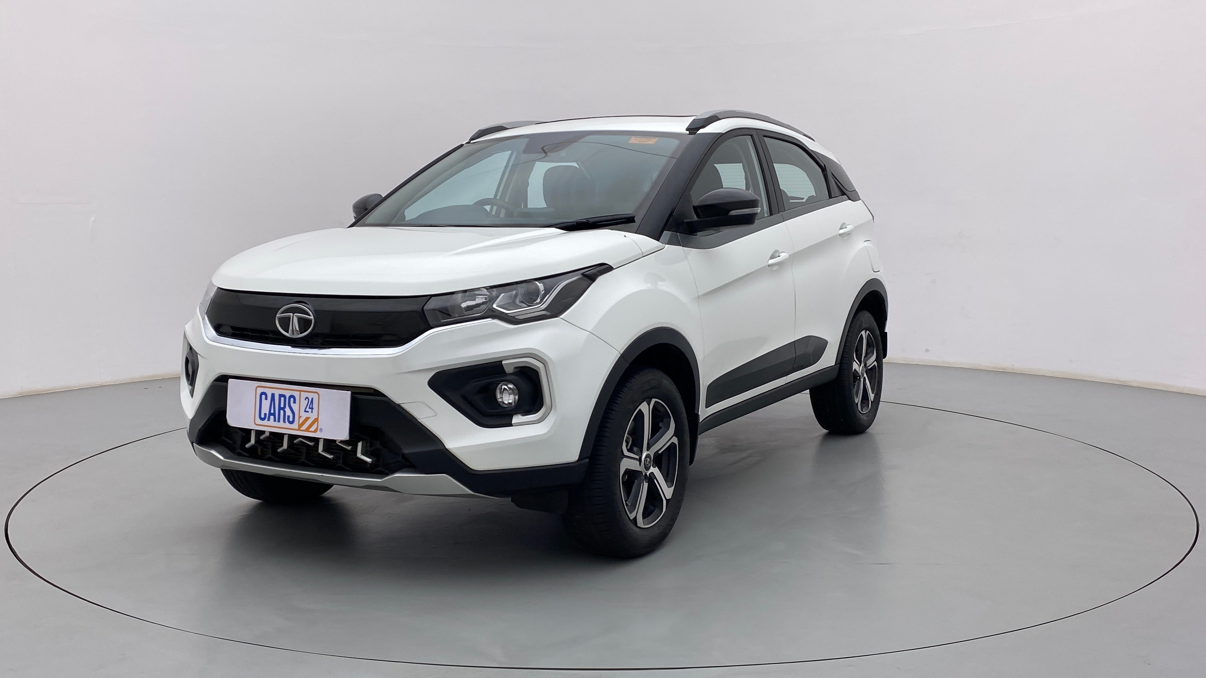 Front three-quarter view of a Tata Nexon 2017-2023