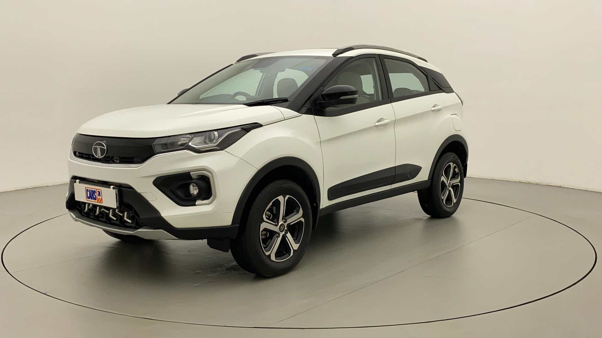 Front three-quarter view of a Calgary White Tata Nexon 2017-2023