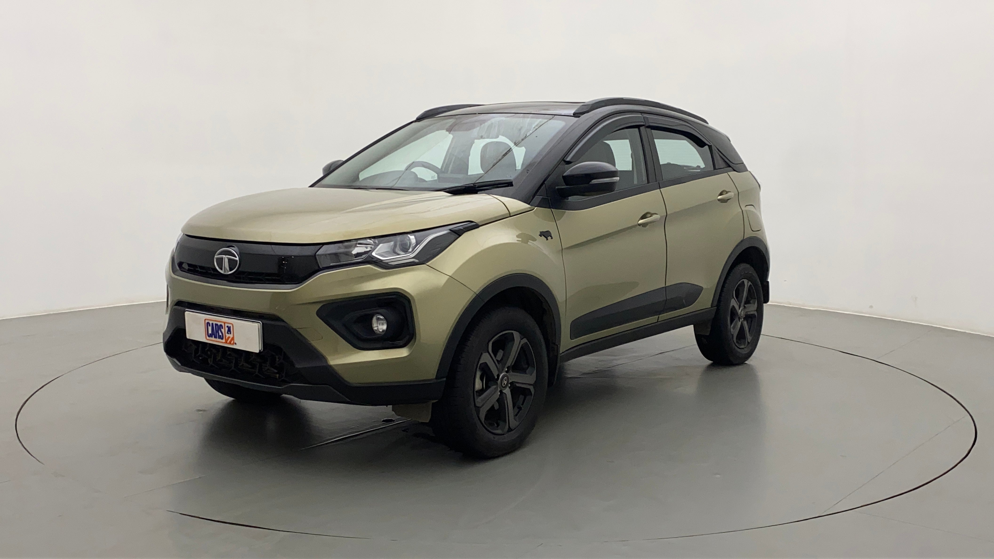 Front three-quarter view of a Tata Nexon 2017-2023
