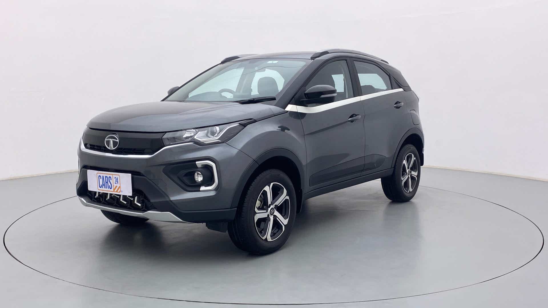 Front three-quarter view of a Tata Nexon 2017-2023
