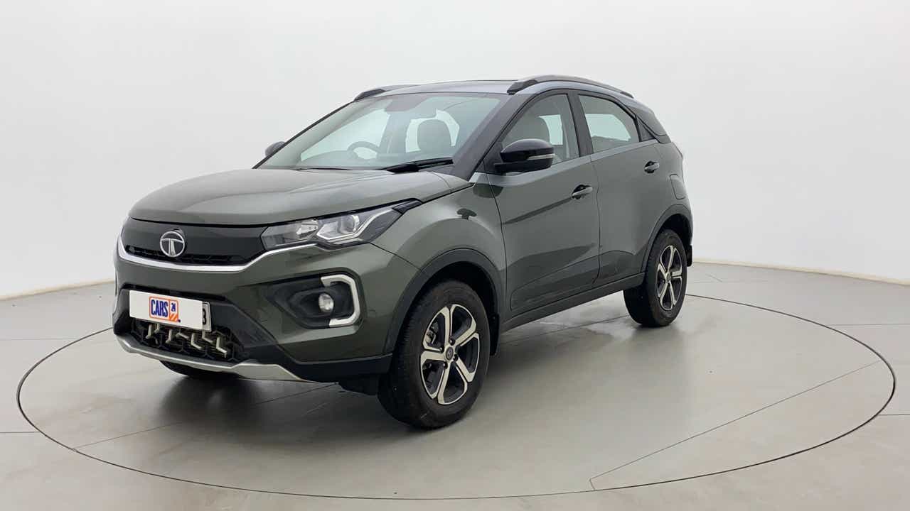 Front three-quarter view of a Tata Nexon 2017-2023
