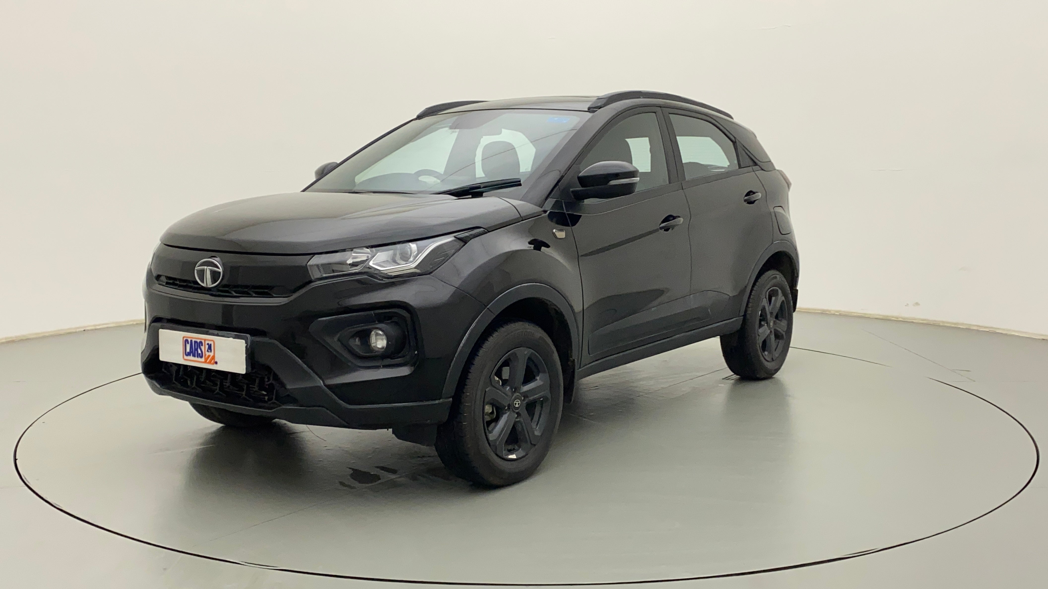 Front three-quarter view of a Tata Nexon 2017-2023