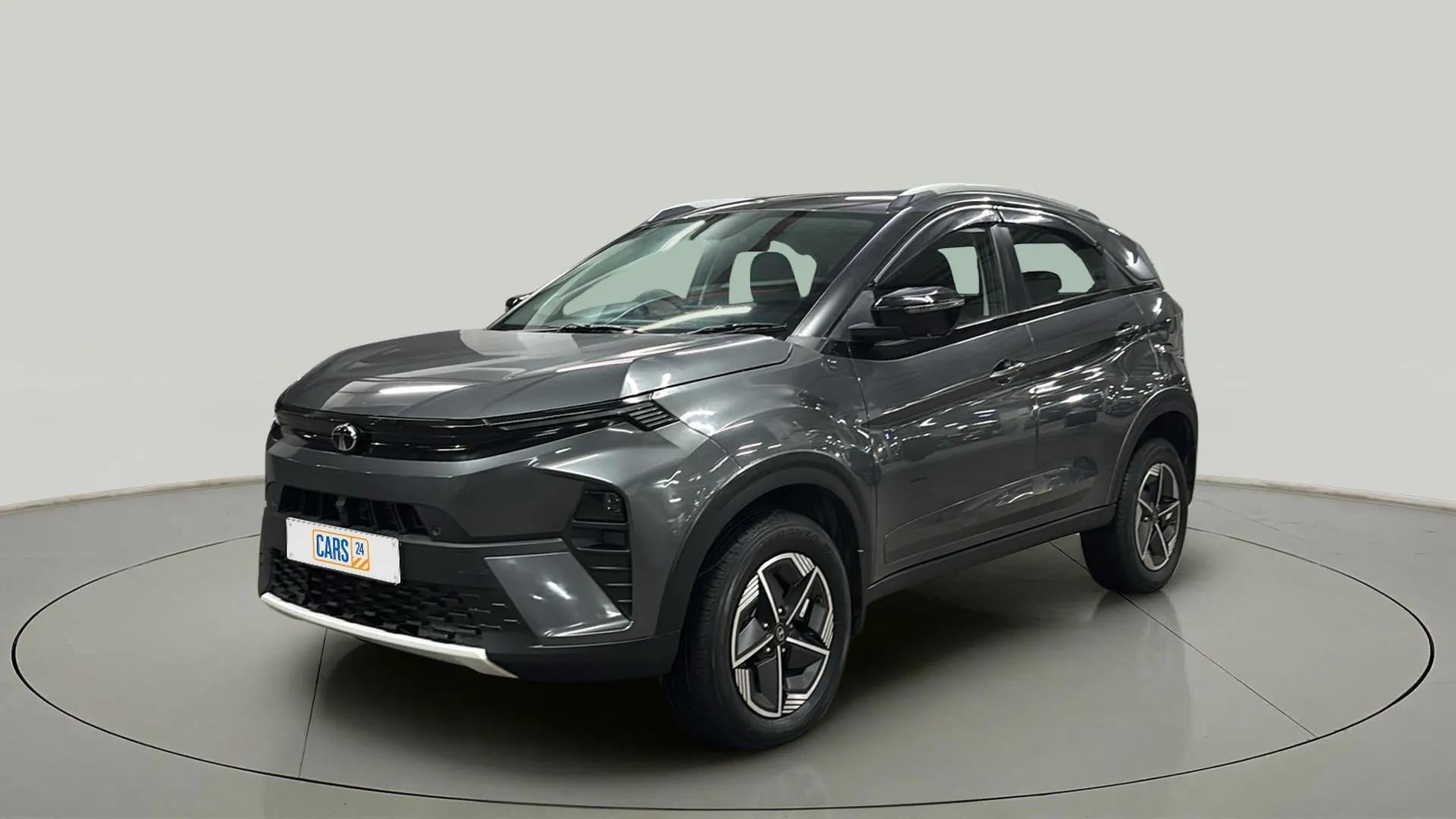 Front three-quarter view of a Daytona Grey Tata Nexon
