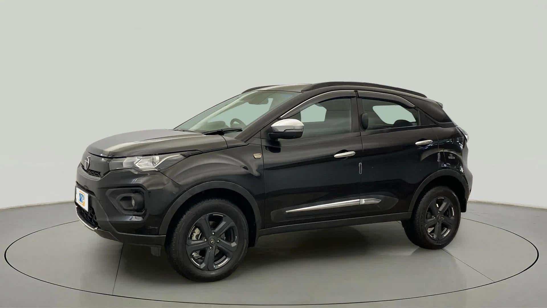 Side view of a Tata Nexon 2017-2023