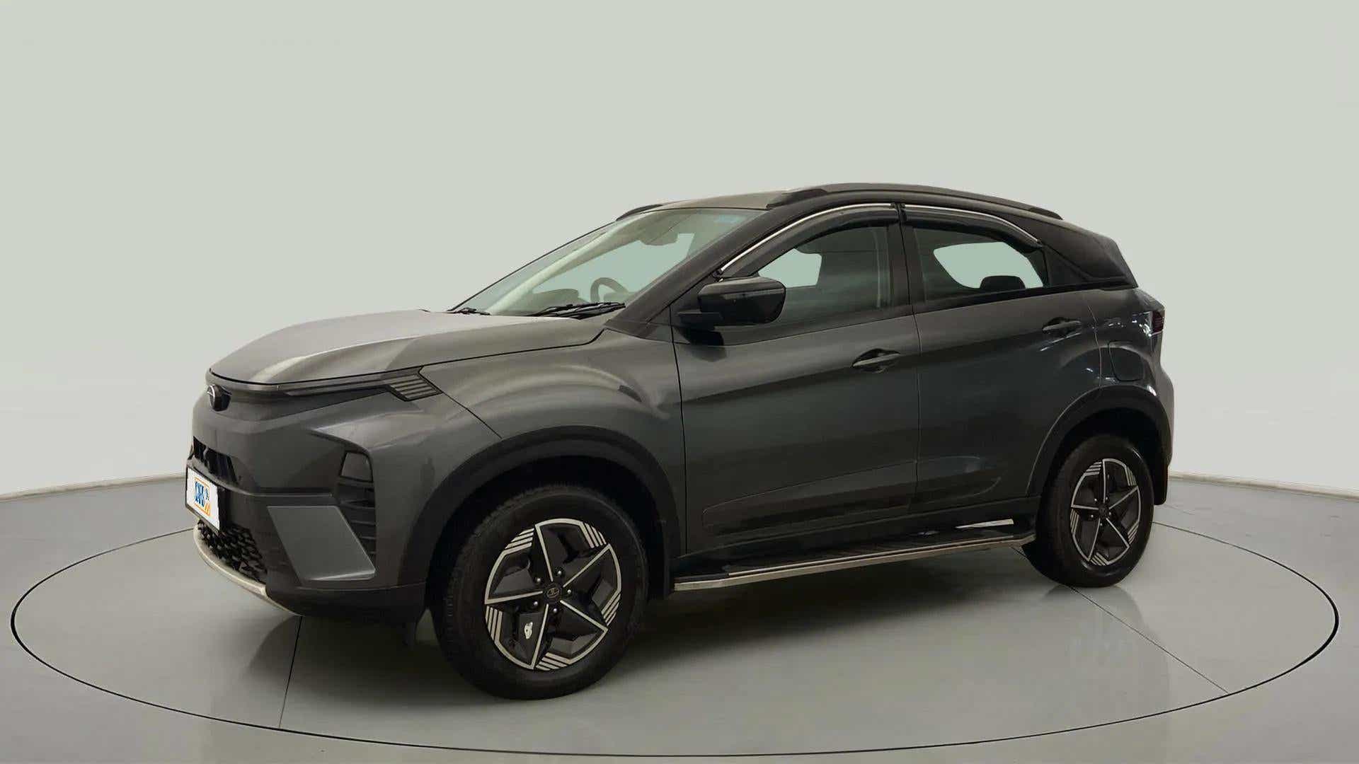 Front three-quarter view of a Tata Nexon 2017-2023