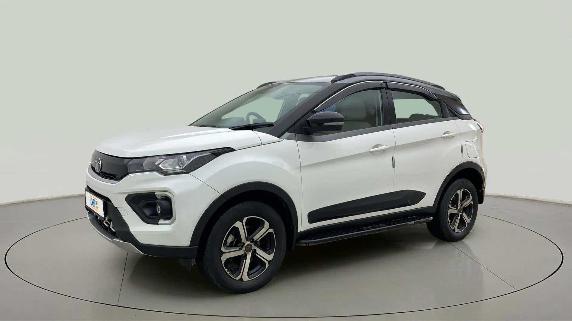 Front three-quarter view of a Tata Nexon 2017-2023