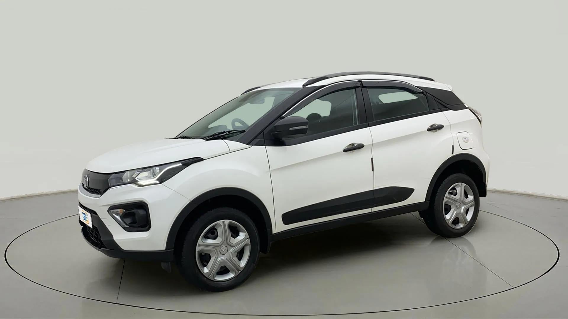 Front three-quarter view of a Tata Nexon 2017-2023