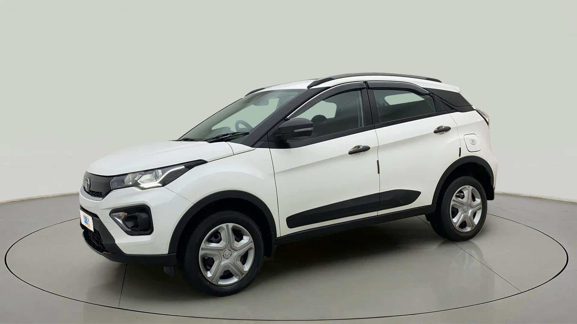 Front three-quarter view of a Tata Nexon 2017-2023