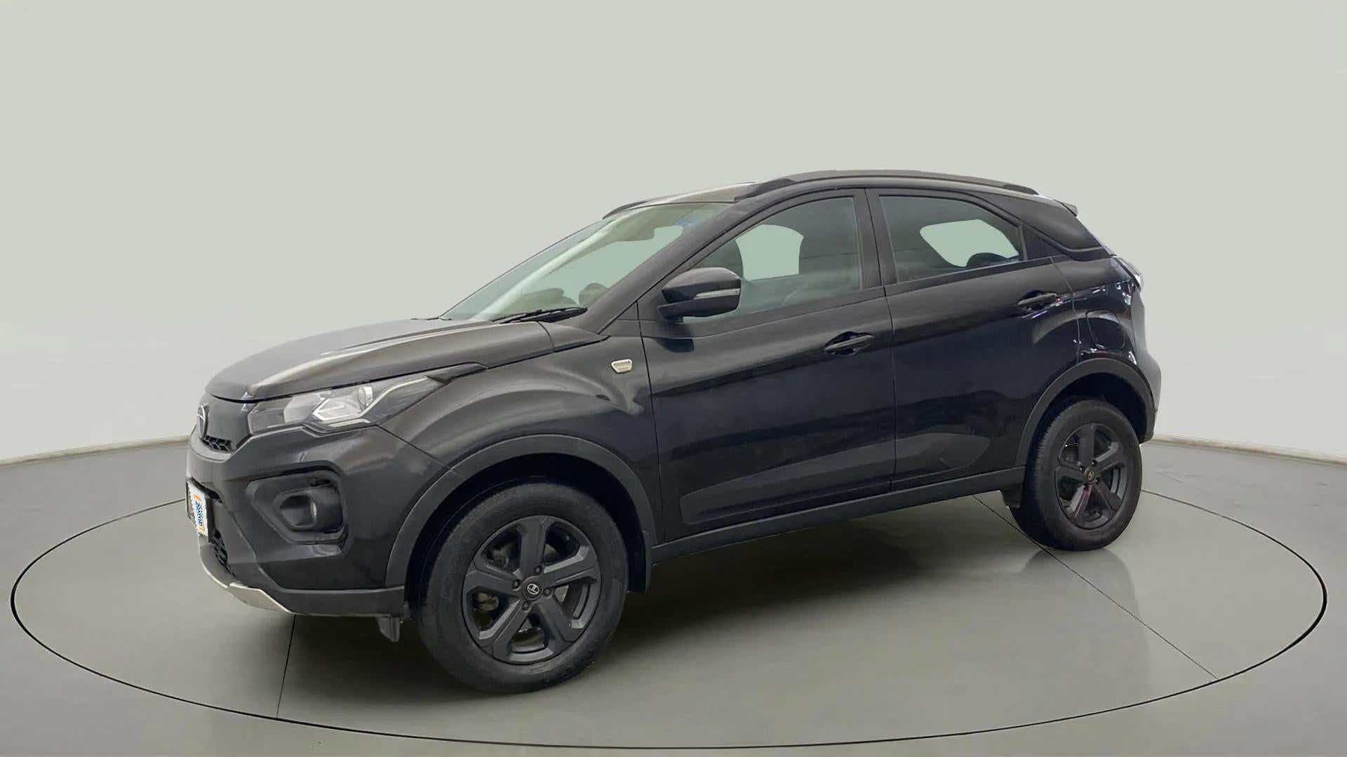 Front three-quarter view of a Tata Nexon 2017-2023