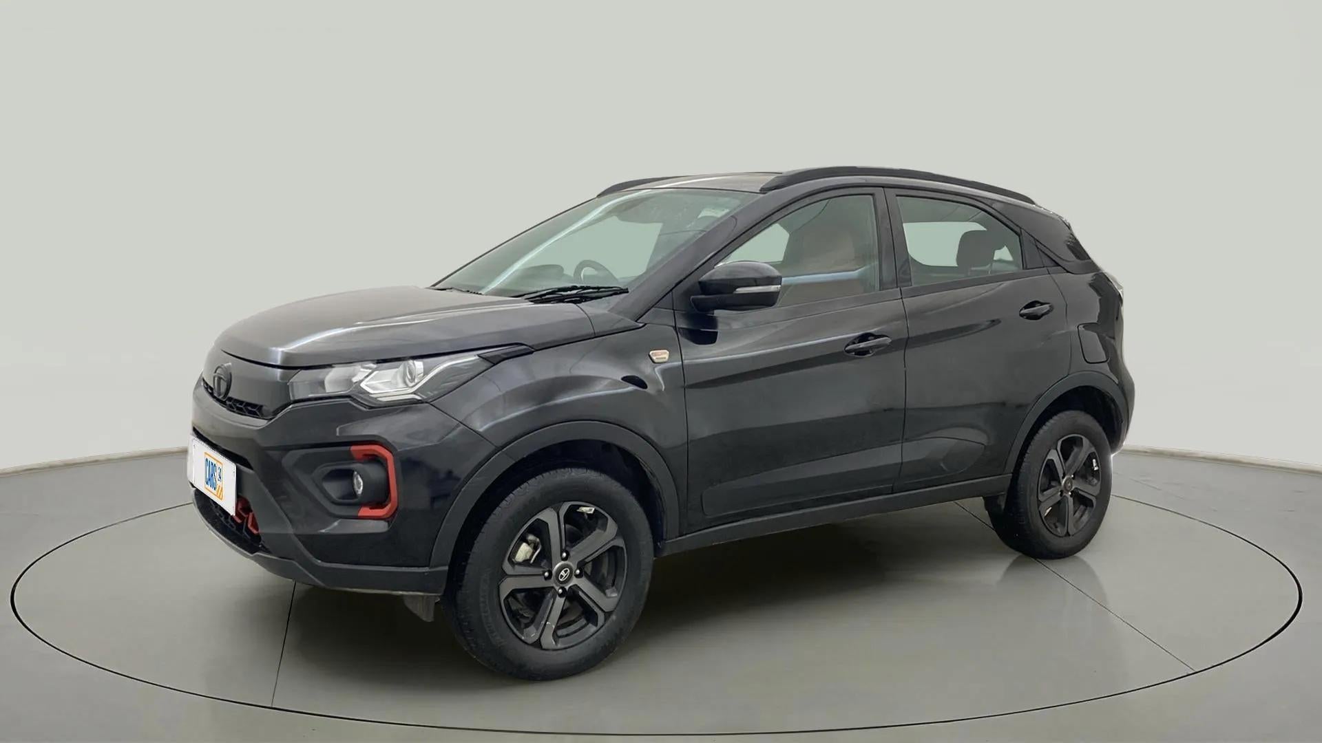 Front three-quarter view of a Tata Nexon 2017-2023