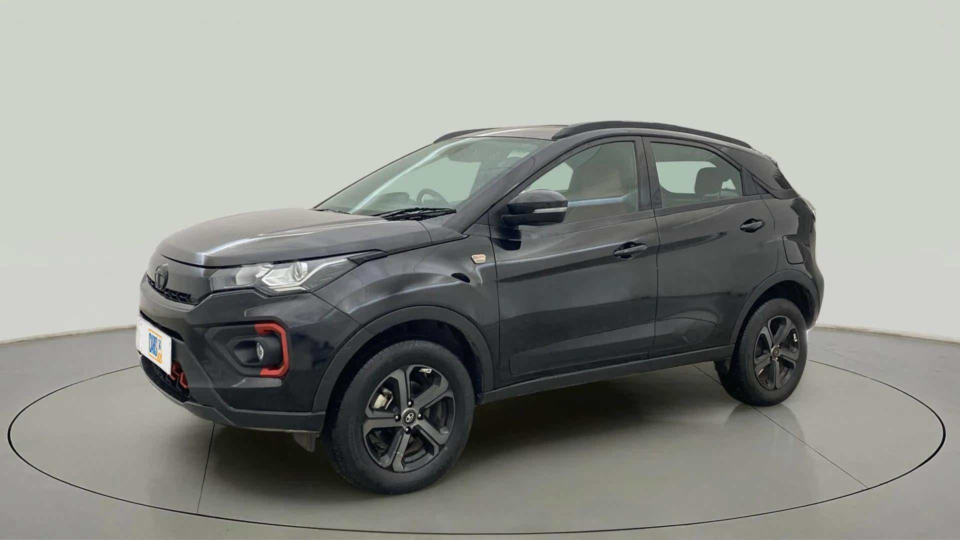 Front three-quarter view of a Tata Nexon 2017-2023