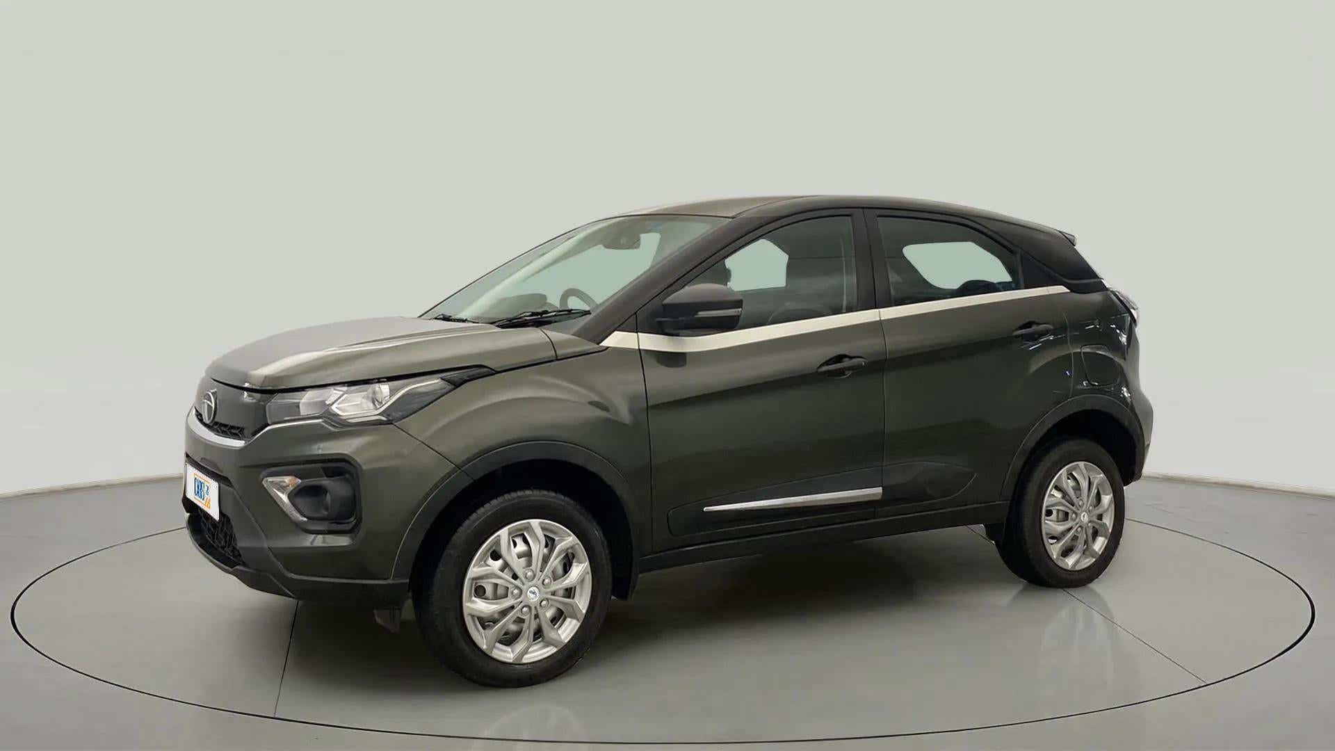 Front three-quarter view of a Tata Nexon 2017-2023