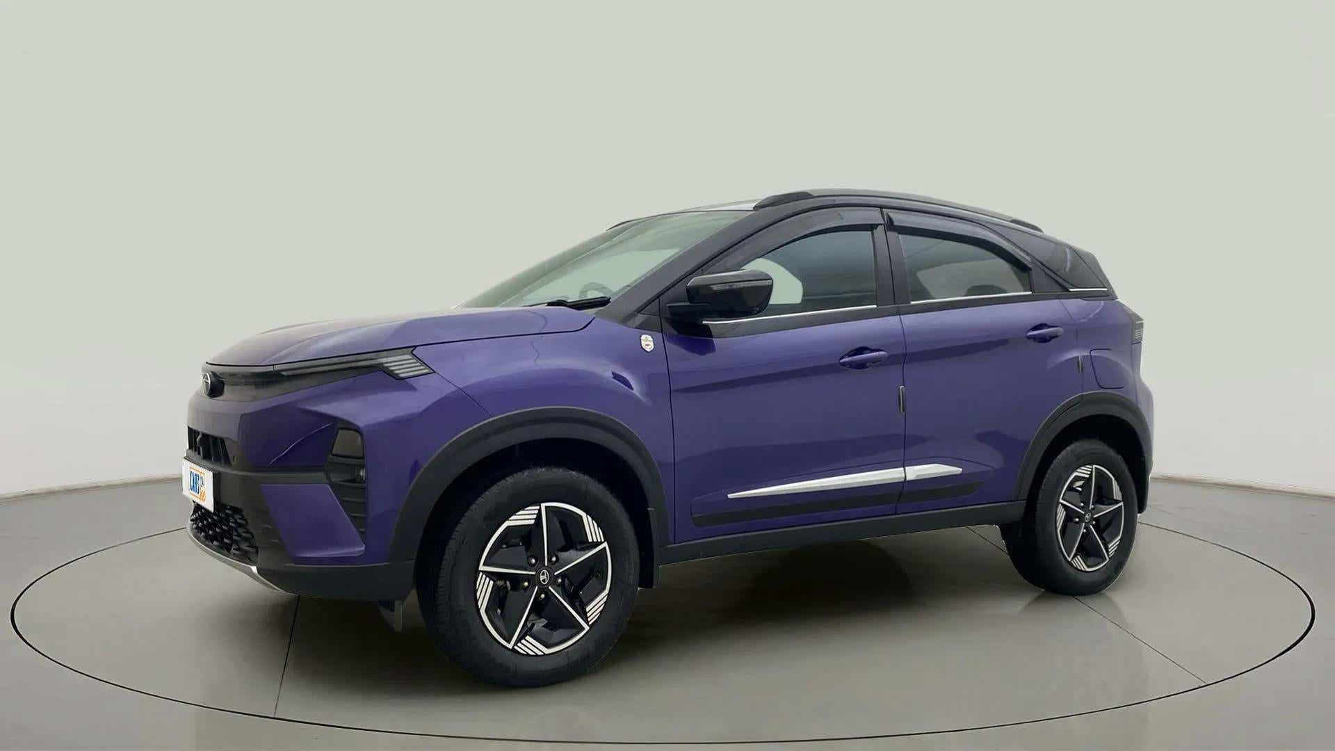 Side view of a Tata Nexon 2017-2023