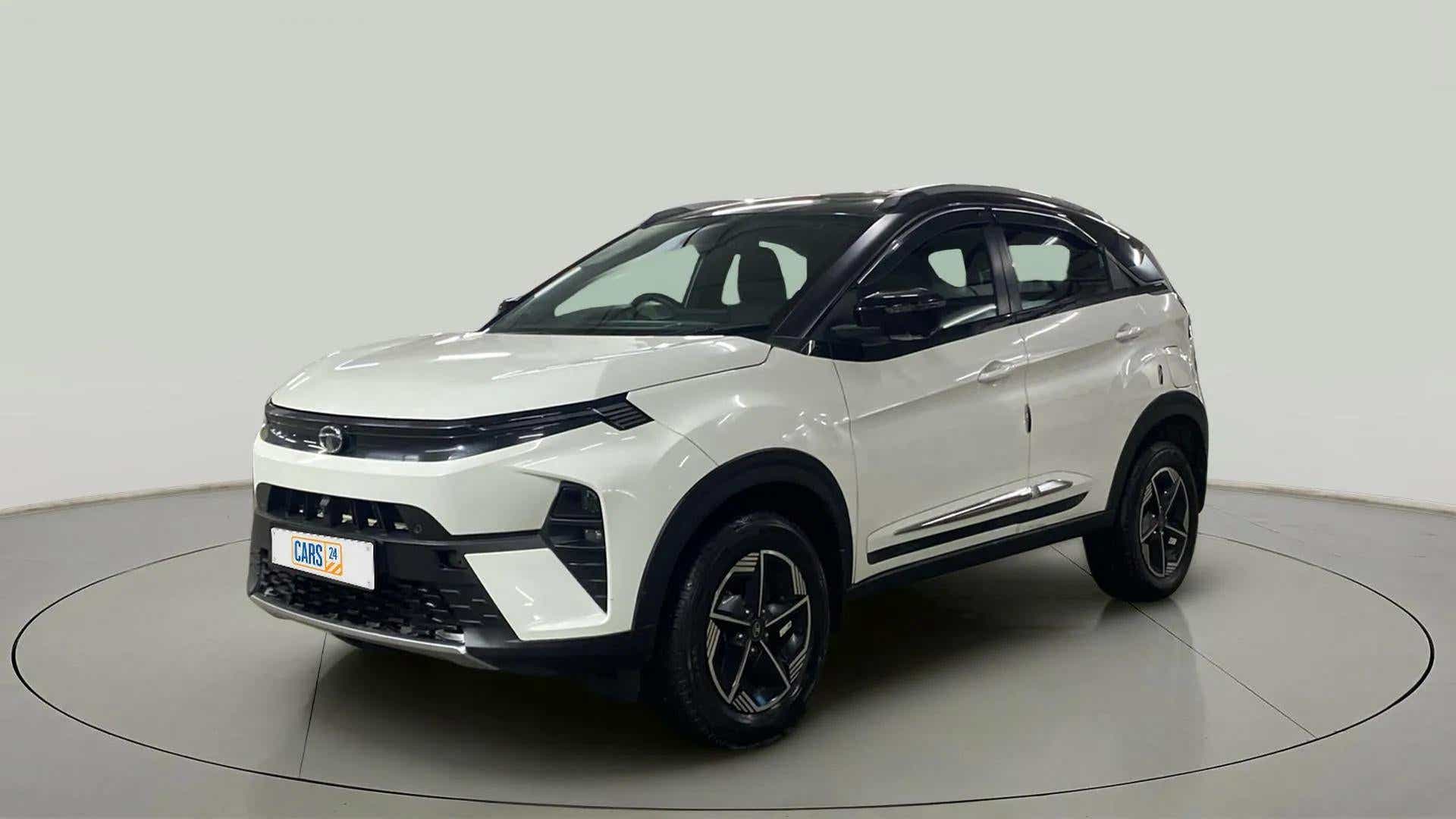 Front three-quarter view of a Tata Nexon 2017-2023