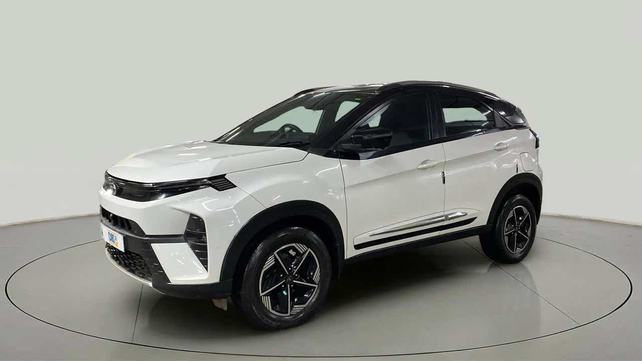 Front three-quarter view of a Tata Nexon 2017-2023