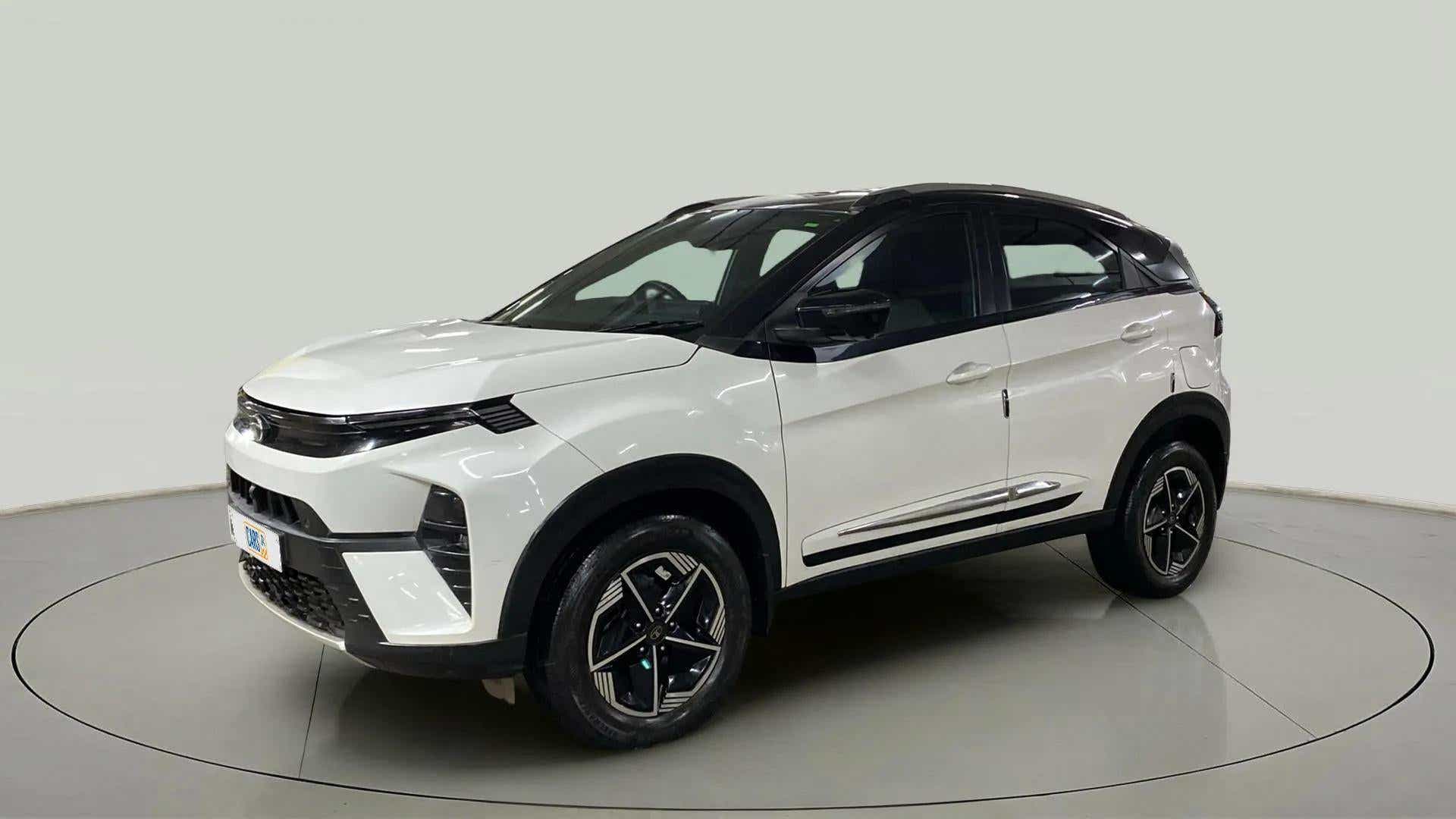 Front three-quarter view of a Tata Nexon 2017-2023