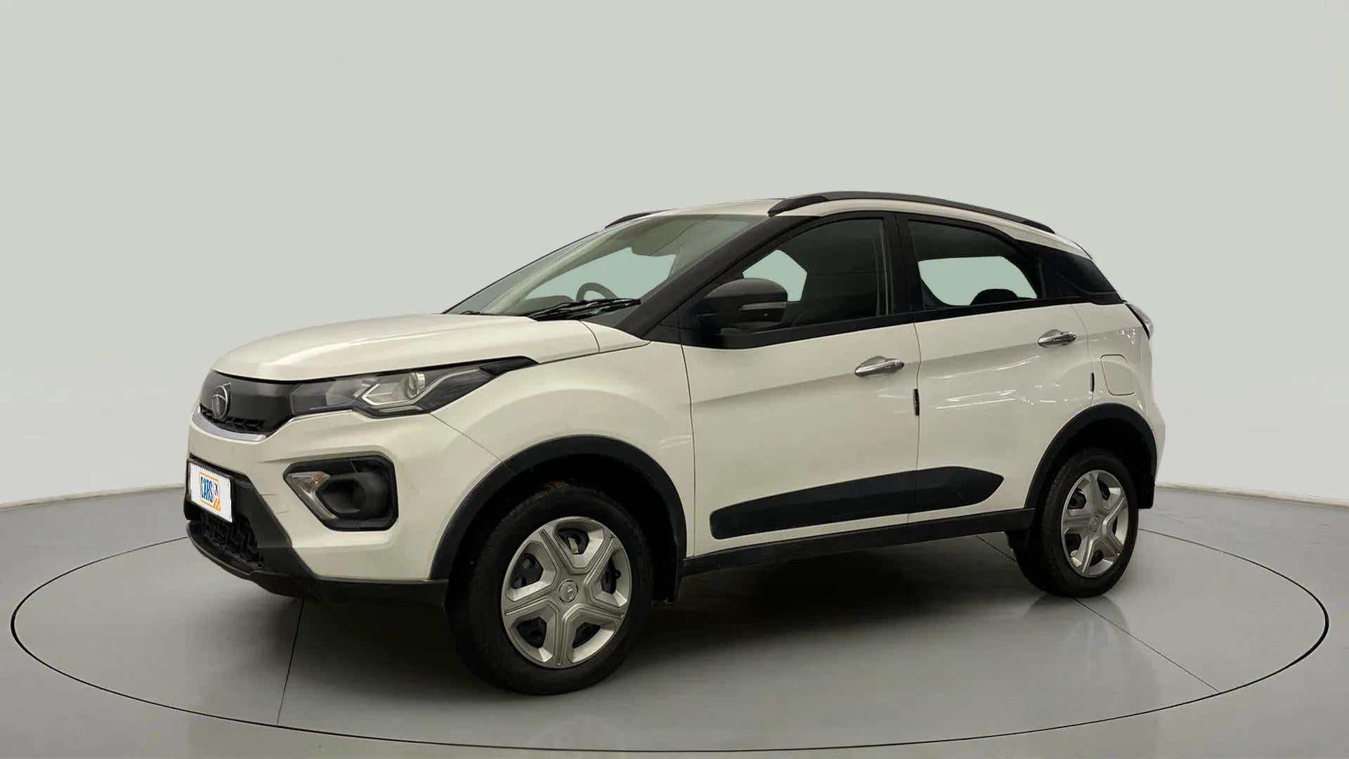 Front three-quarter view of a Tata Nexon 2017-2023