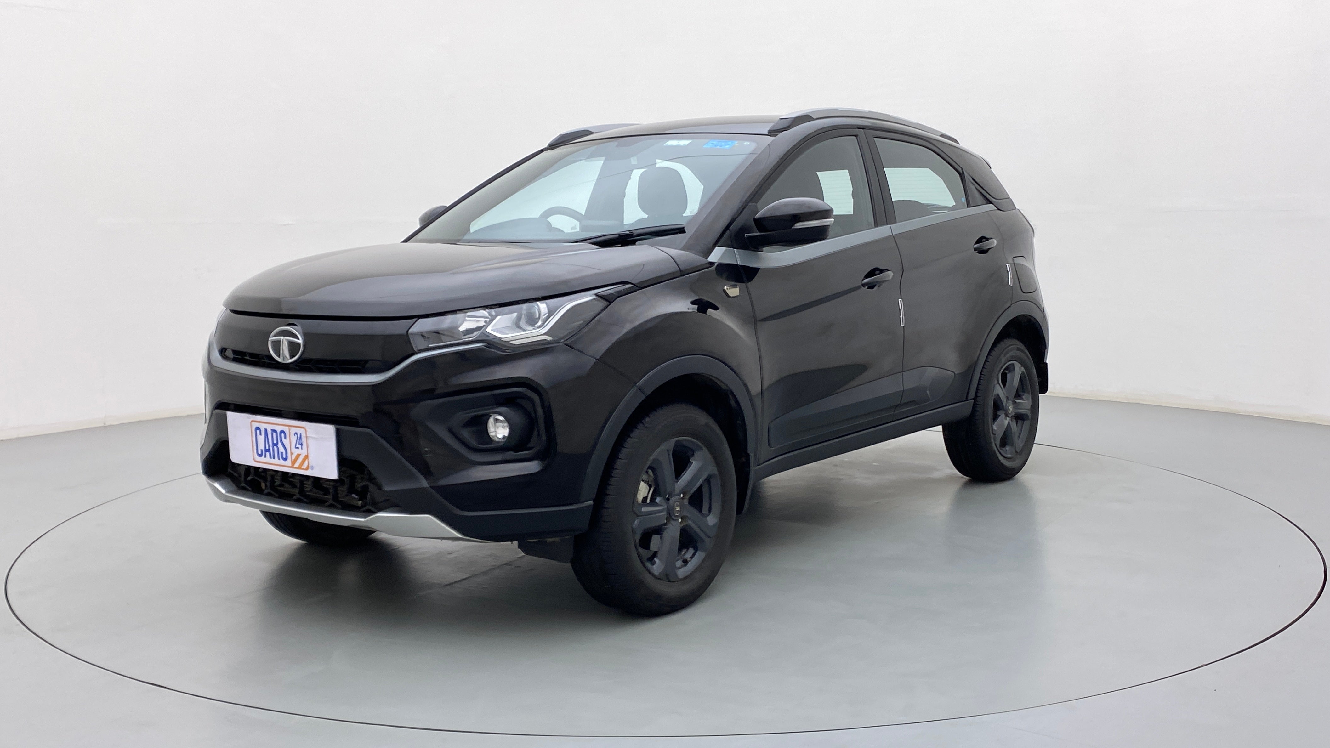 Front three-quarter view of a Tata Nexon 2017-2023