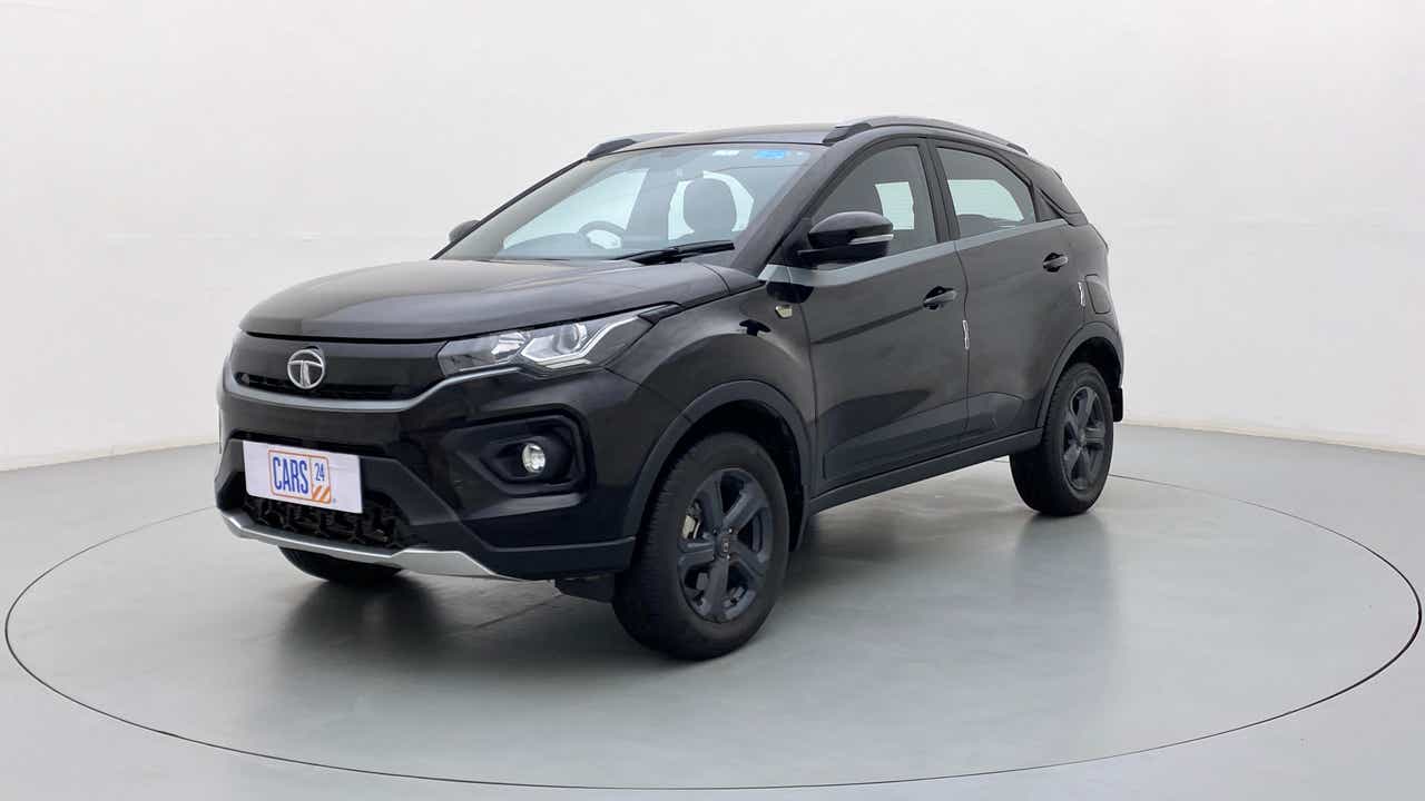 Front three-quarter view of a Tata Nexon 2017-2023