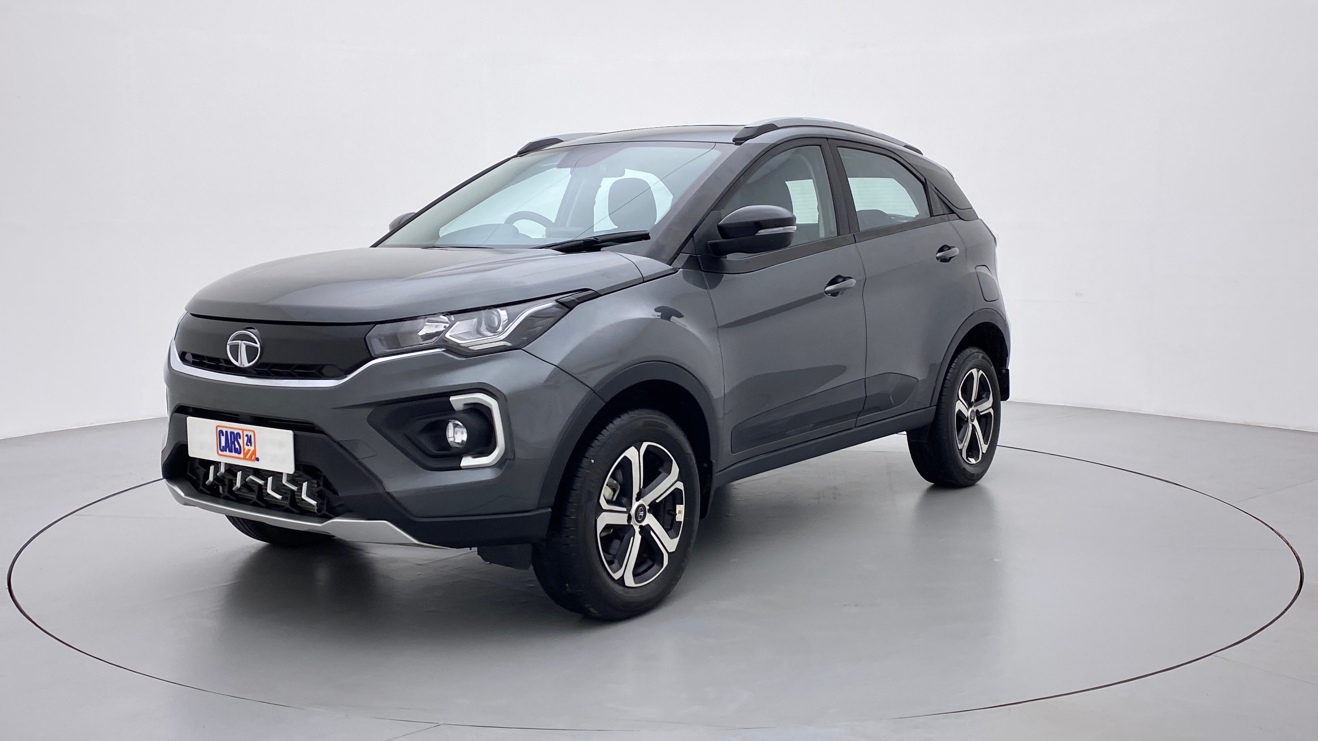 Front three-quarter view of a Tata Nexon 2017-2023
